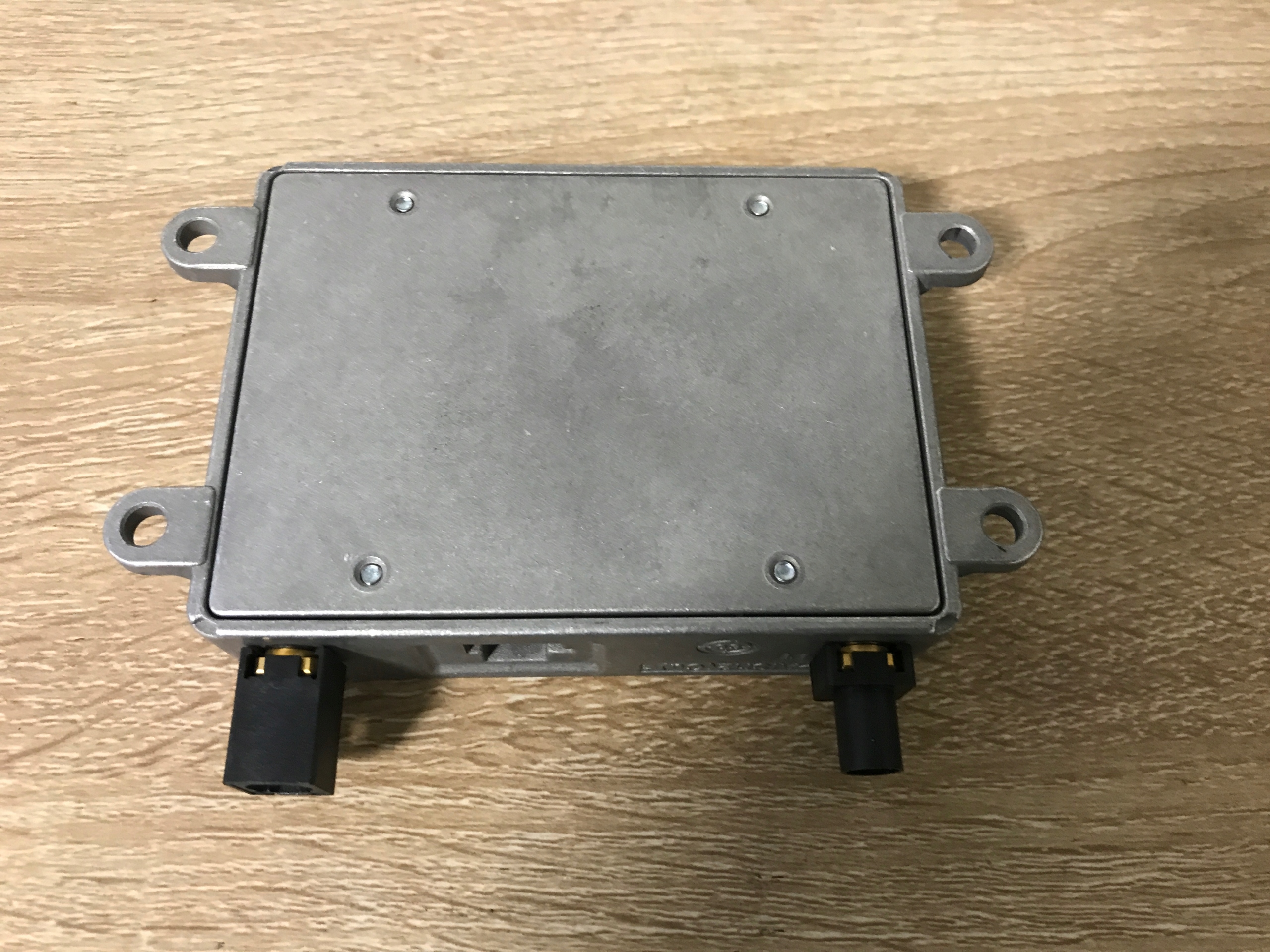 amplifier ANTENY MERCEDES W211 2118200885
