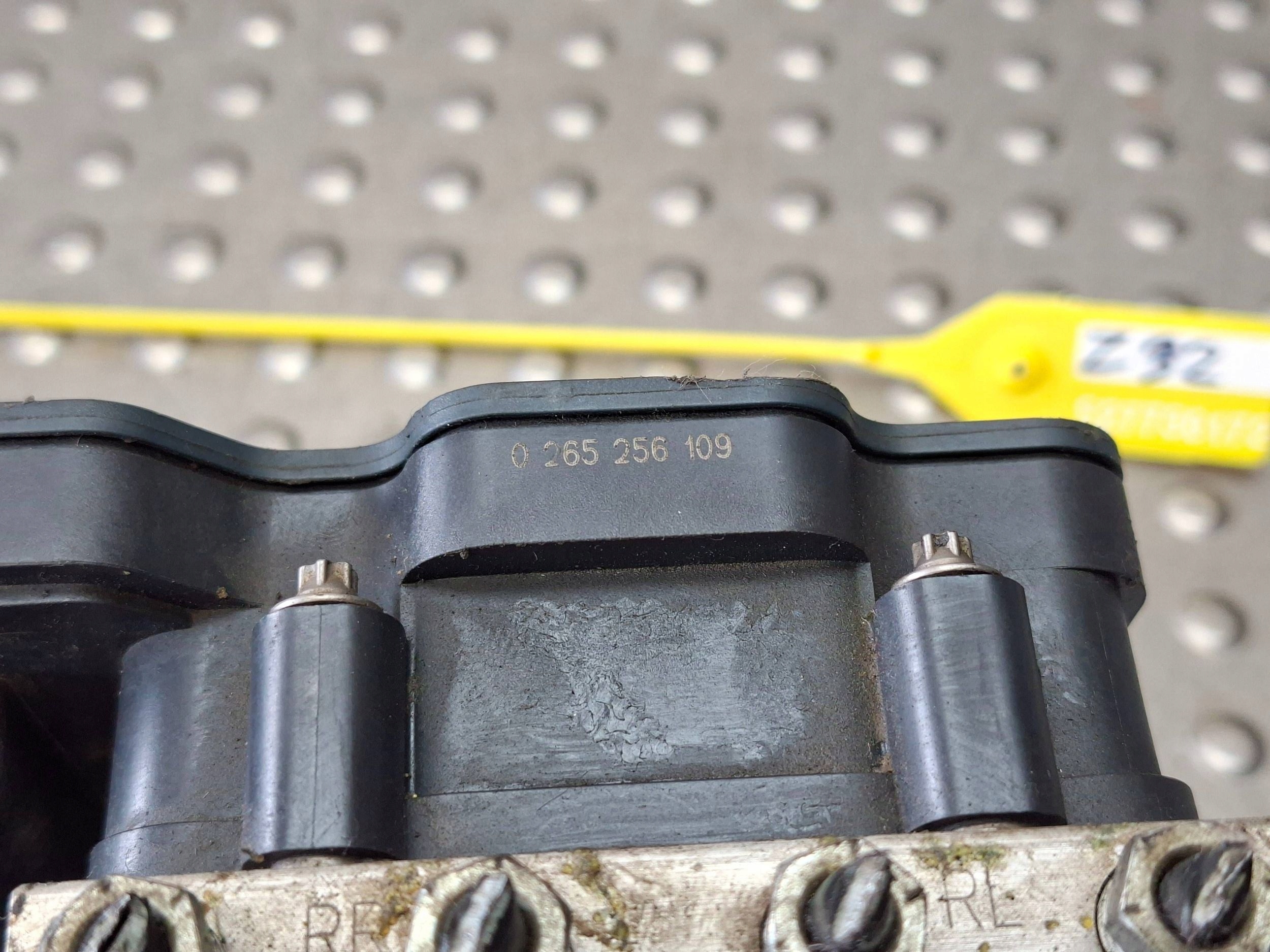 pump control unit ABS TOYOTA COROLLA E16 LIFT 0265956504 44540-02570