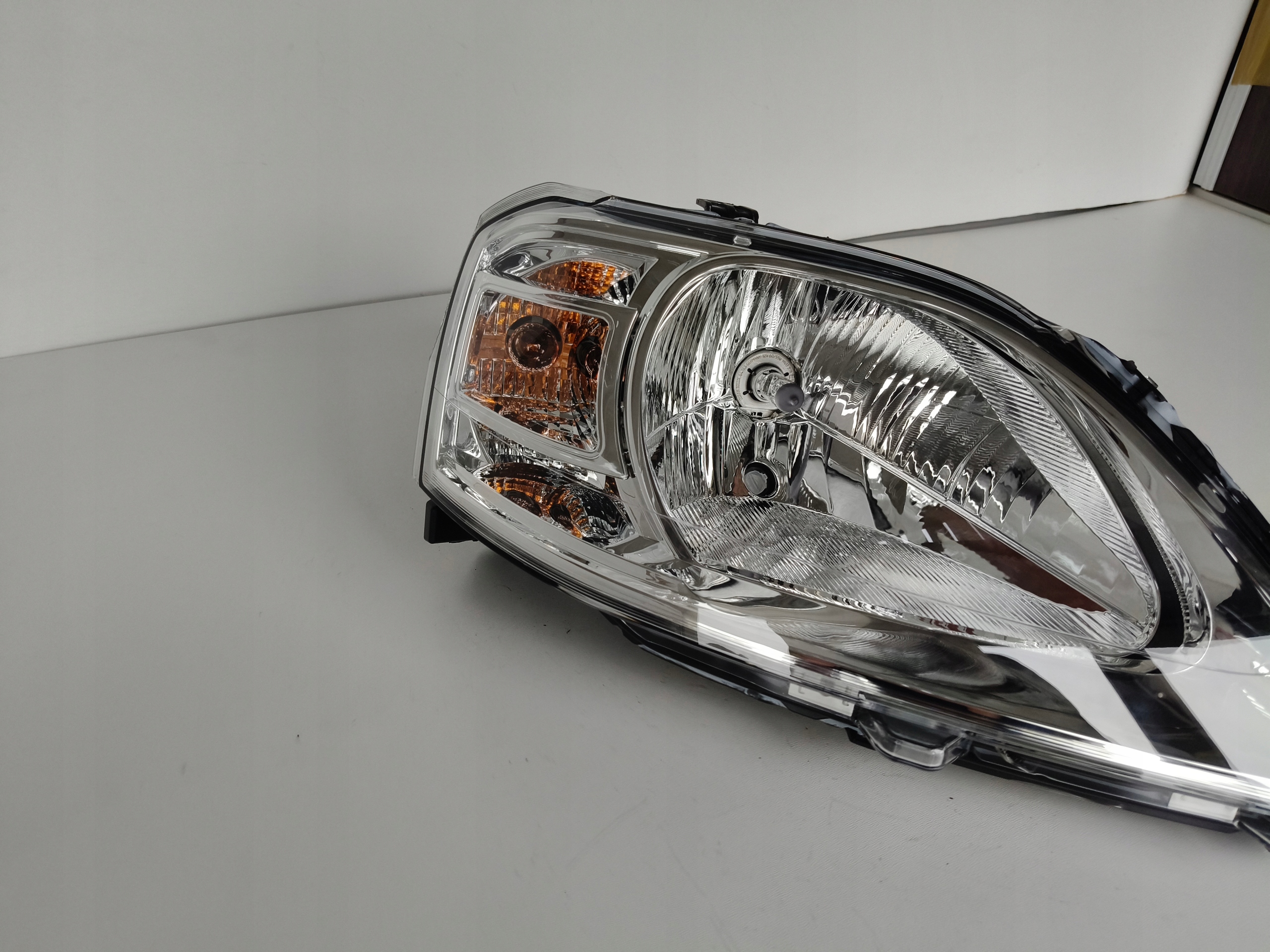 NO-WA- light right REFLEKTOR DACIA LOGAN 04