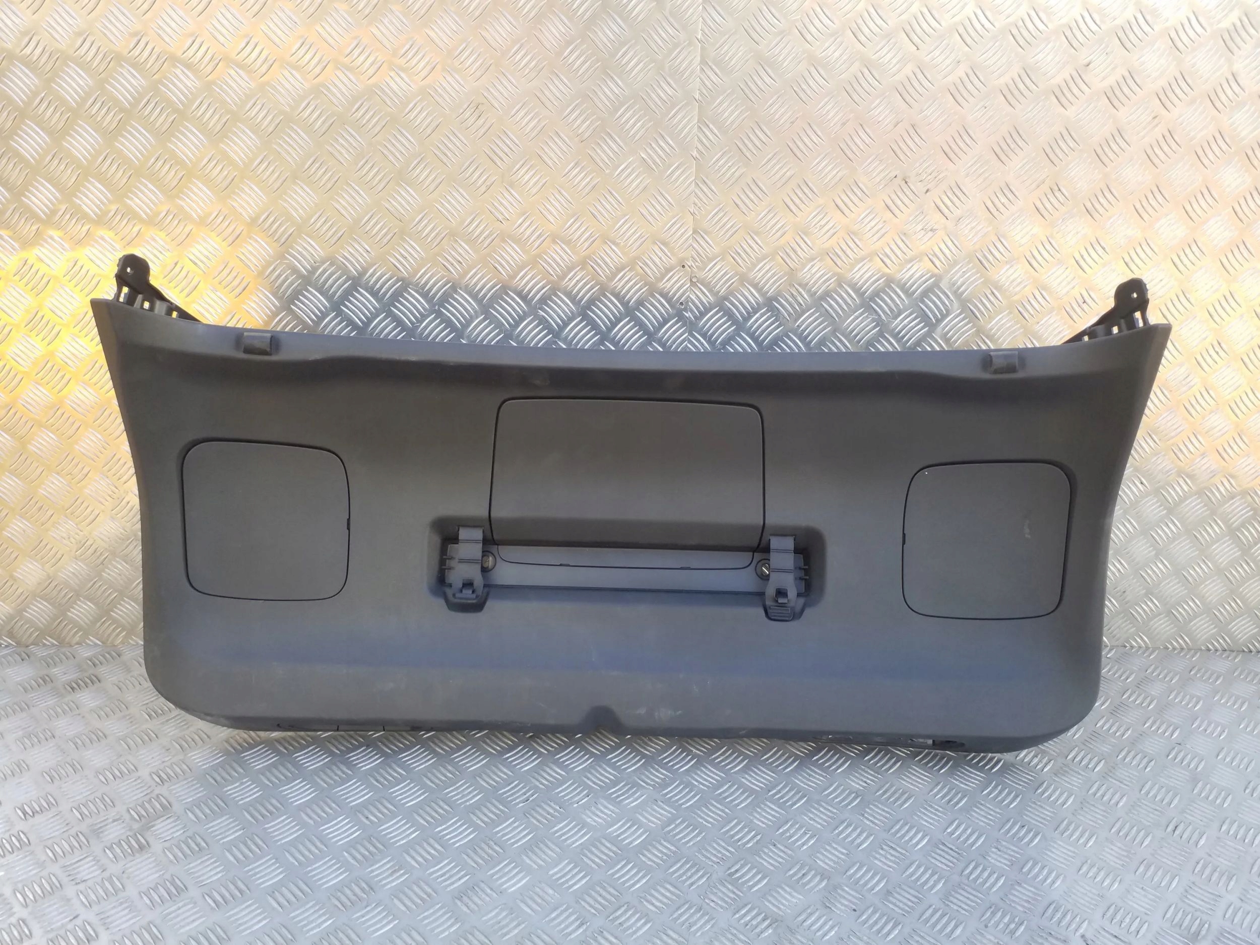 Obudowa osłona tapicerka klapy bagażnika Opel Grandland X YP00036177