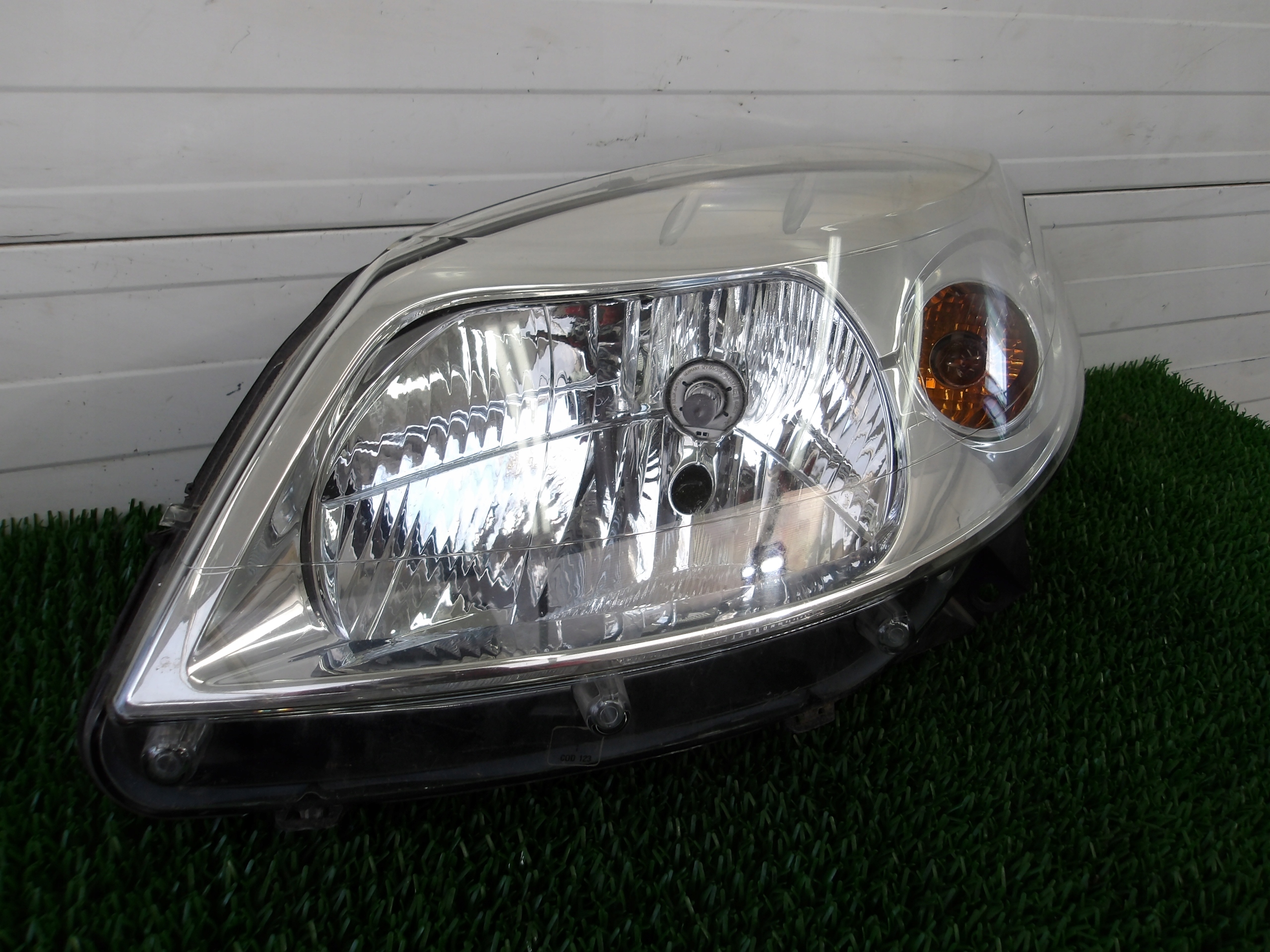 DACIA SANDERO and 08- light front left 8200733878