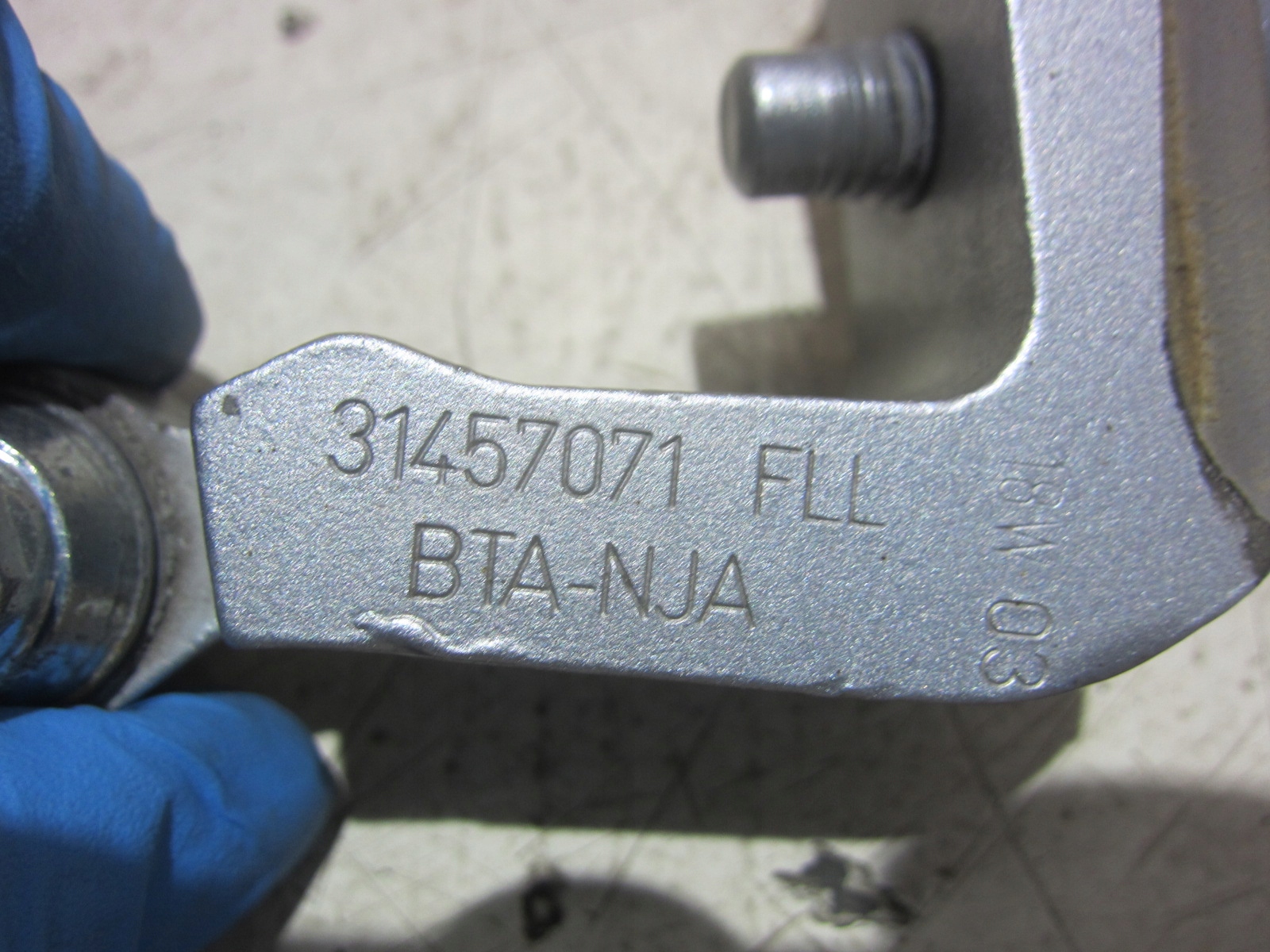 VOLVO XC40 hinges door XC 40 hinge left front front of left 31457071