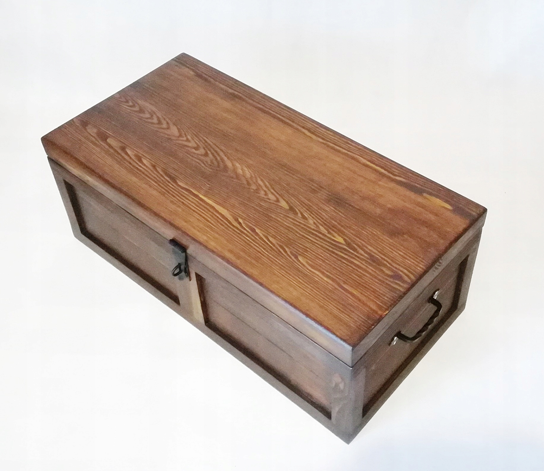 Ozdobna skrzynia, kufer postarzana na kolekcje Marka Artista Carpintero