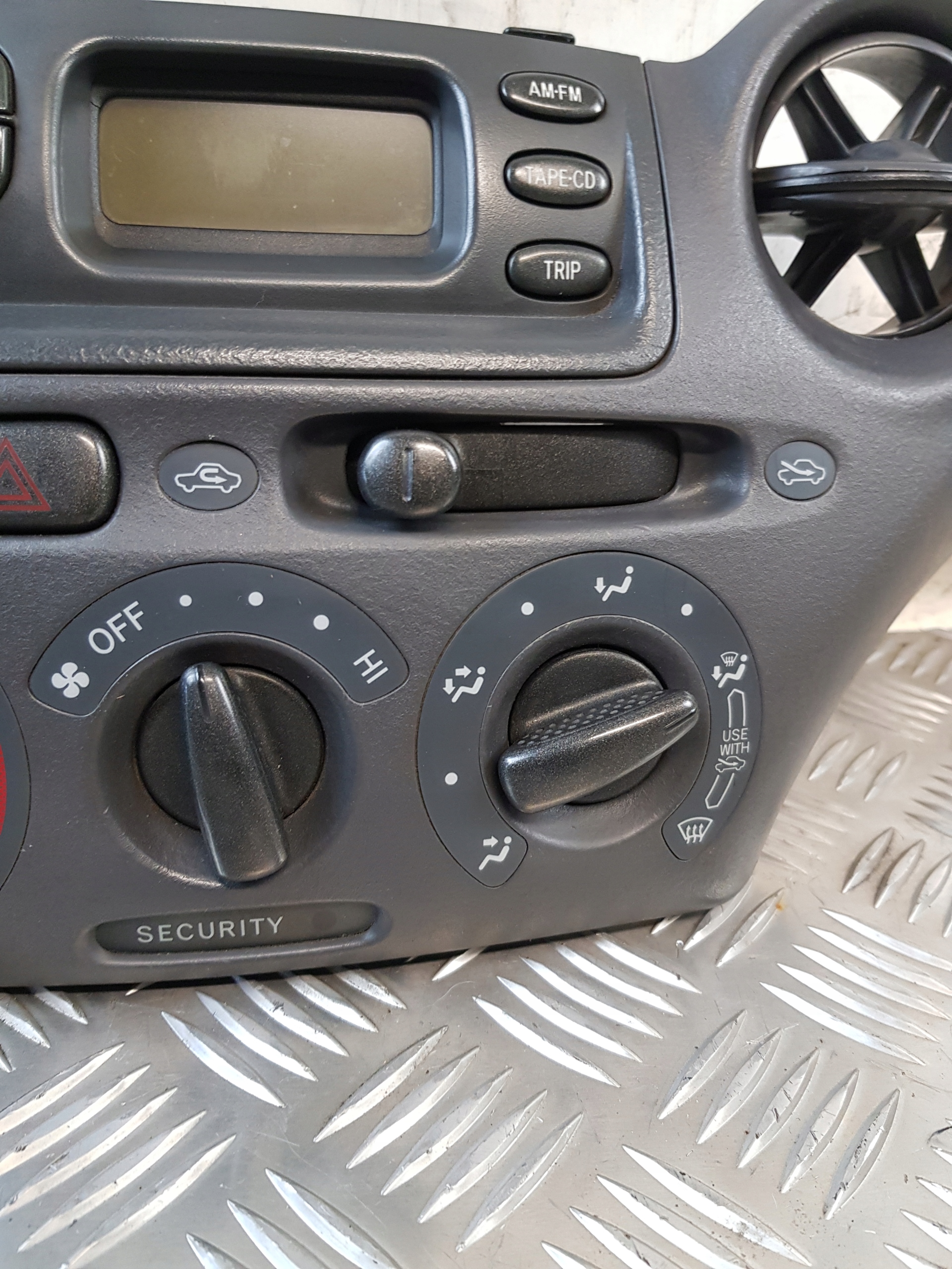 PANEL BOCCHETTE 758268-701D + Schermo RADIA 8611052011B0 TOYOTA YARIS e