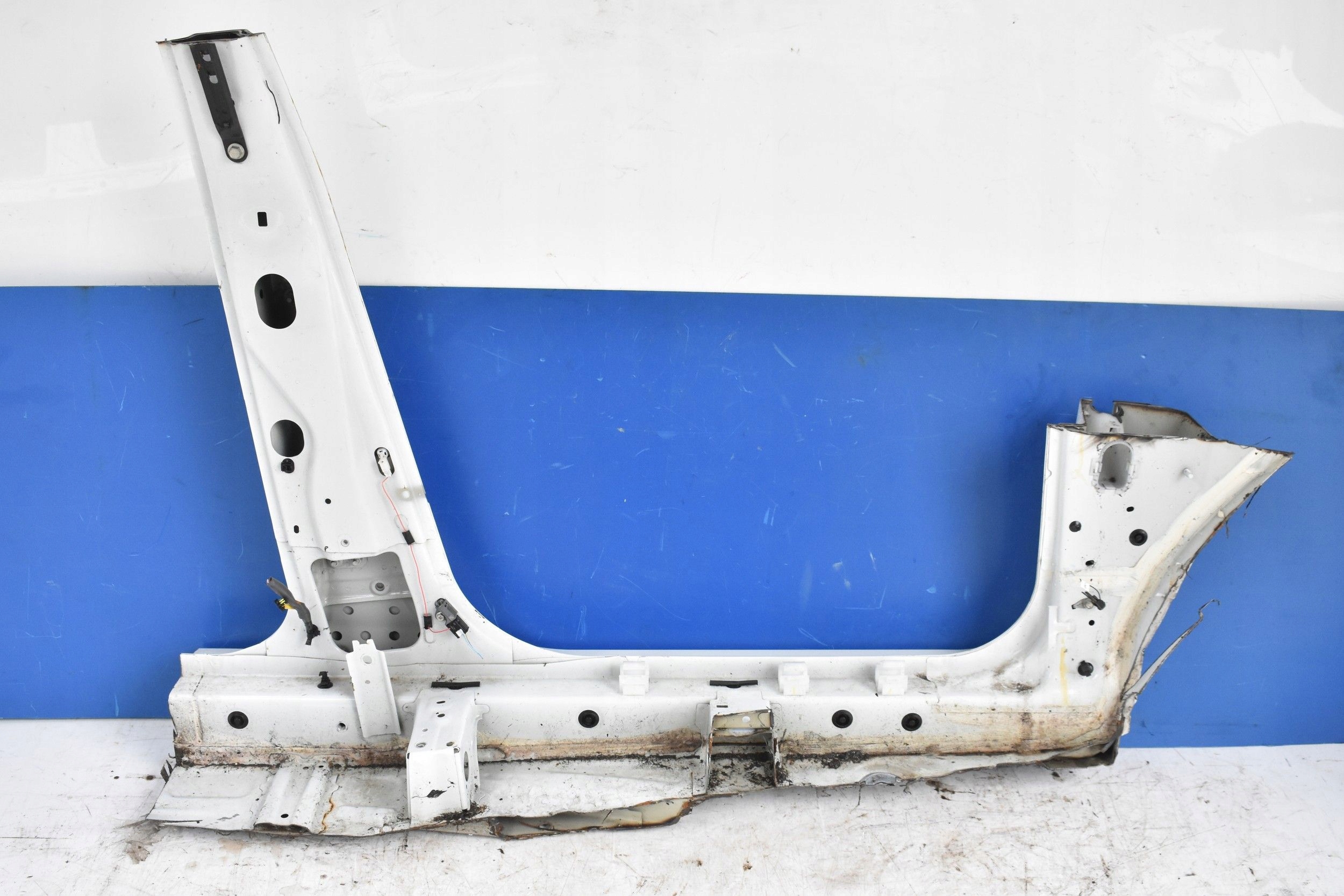 PRÓG SŁUPEK LEWY PRZÓD SUZUKI BALENO II 26U 15- Producent części Suzuki OE