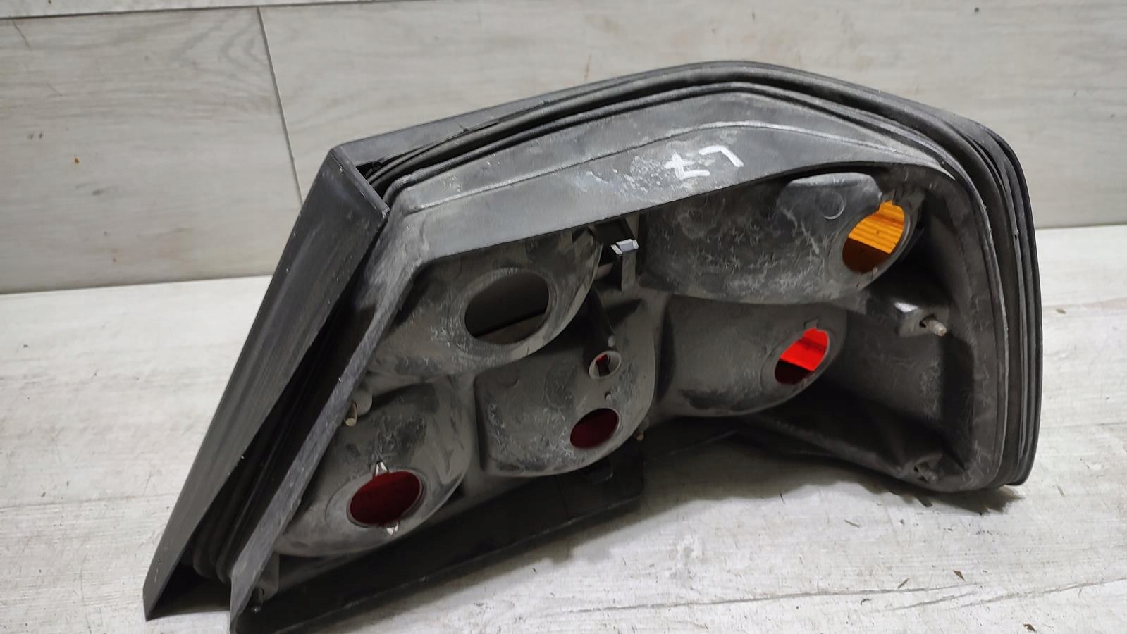 light left rear part Mercedes w124