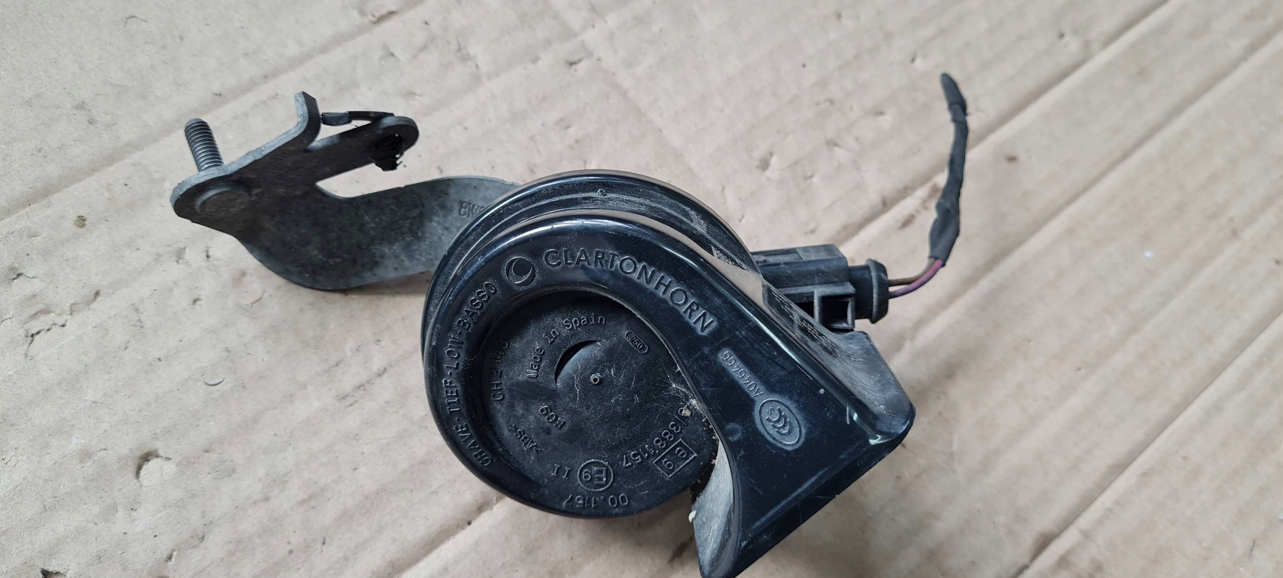 A4 B9 8W KLAKSON SYGNAL DZWIEKOWY right front 8W0951221 A5 8W