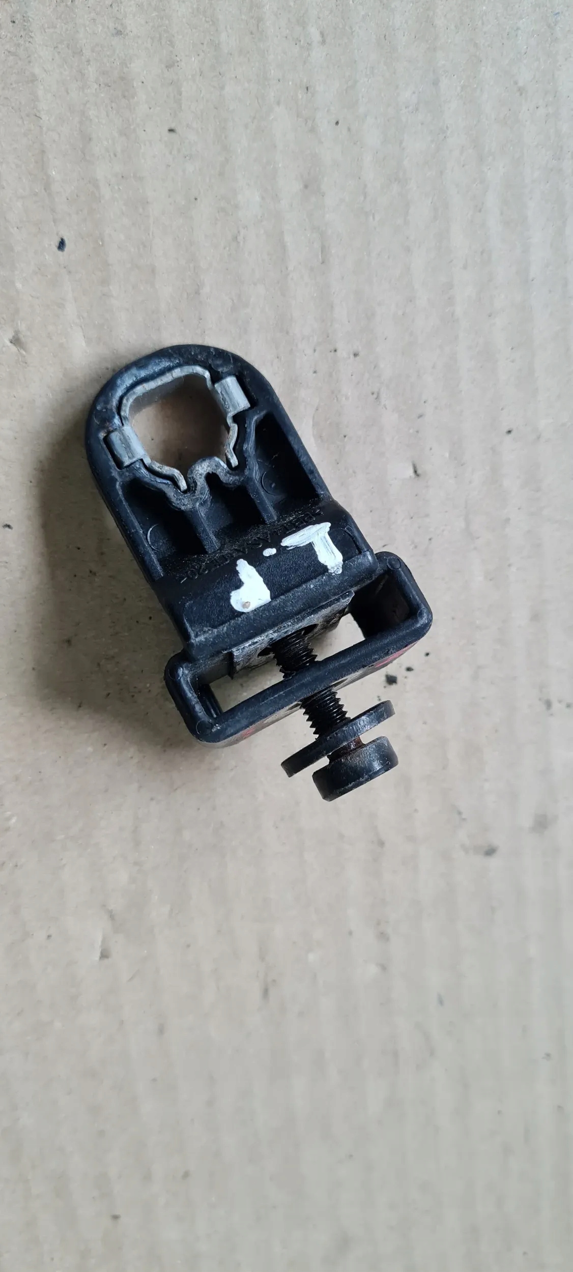 SQ5 85 8R LIFT bracket holder hook lights left front