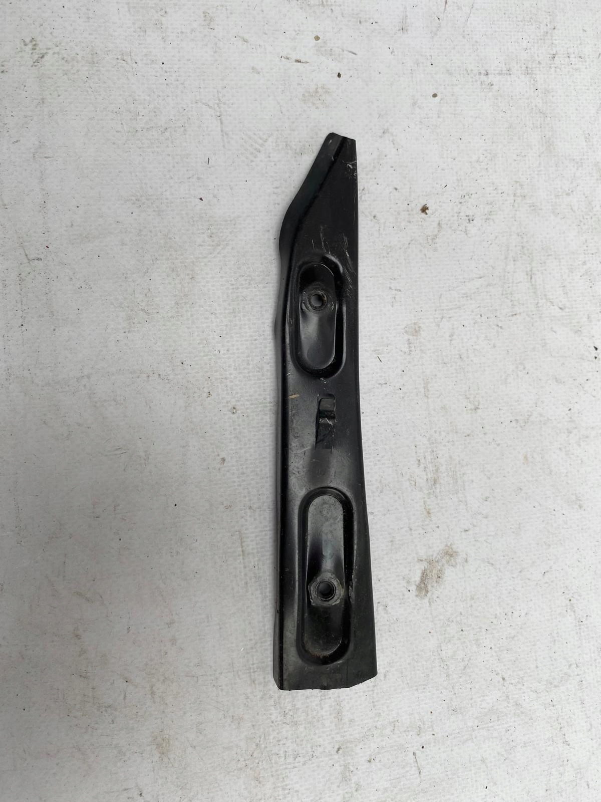 SKODA FABIA 5J0 PROWADNICA bumper bracket right front