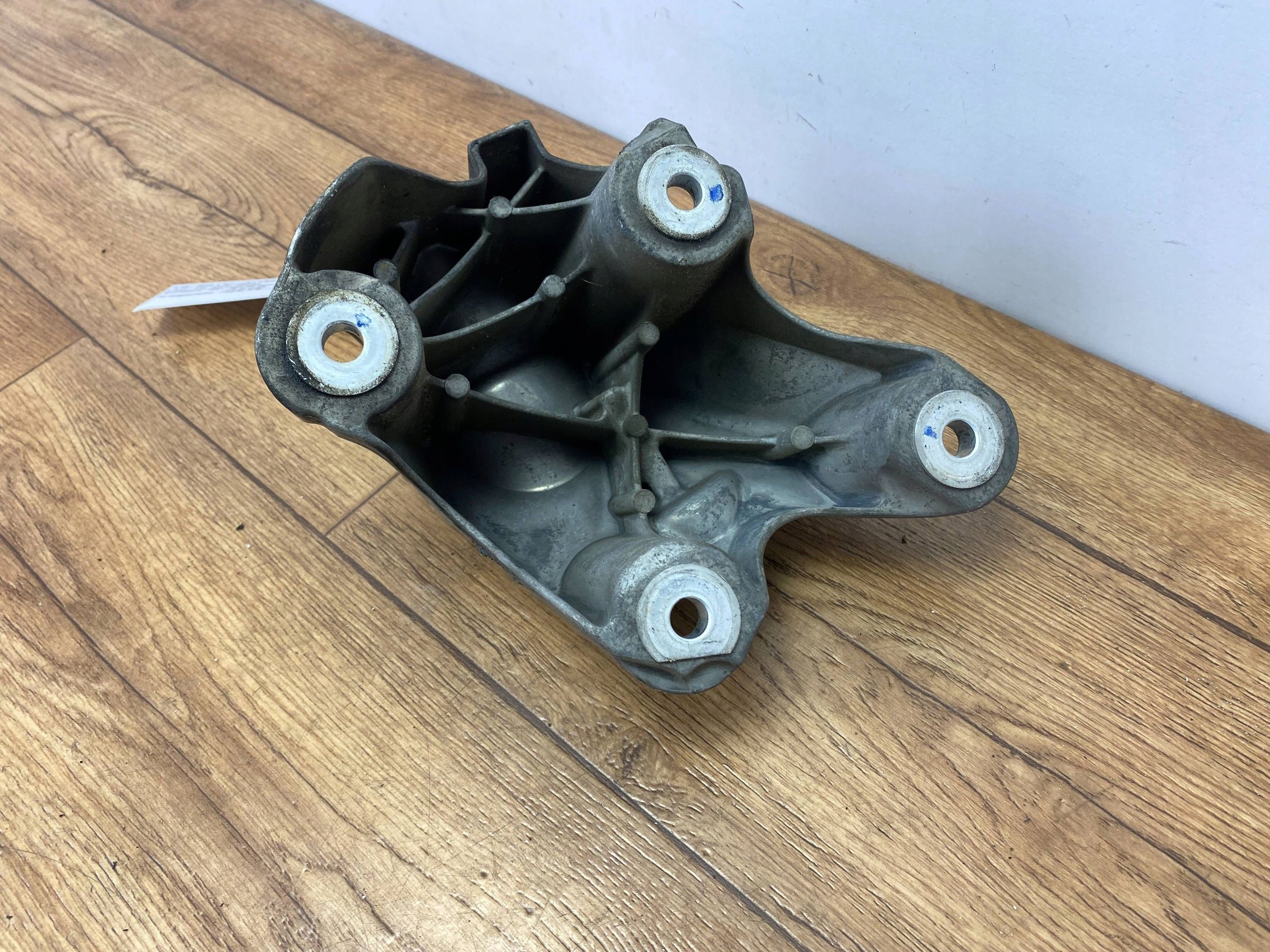 holder holder engine mount Chevrolet Camaro 2016+