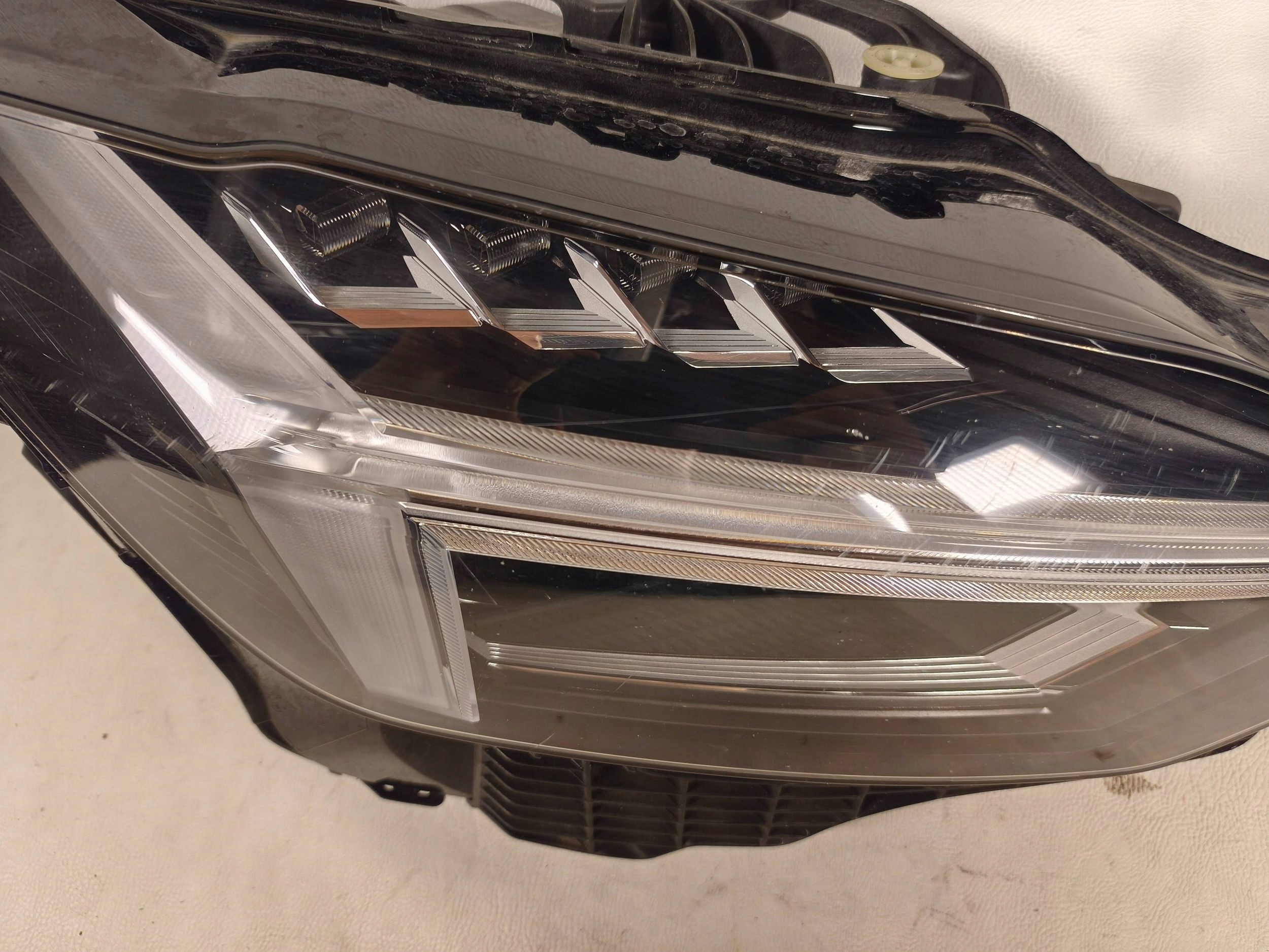 Polestar 2 Licht 20- Full LED rechts vorne vorne