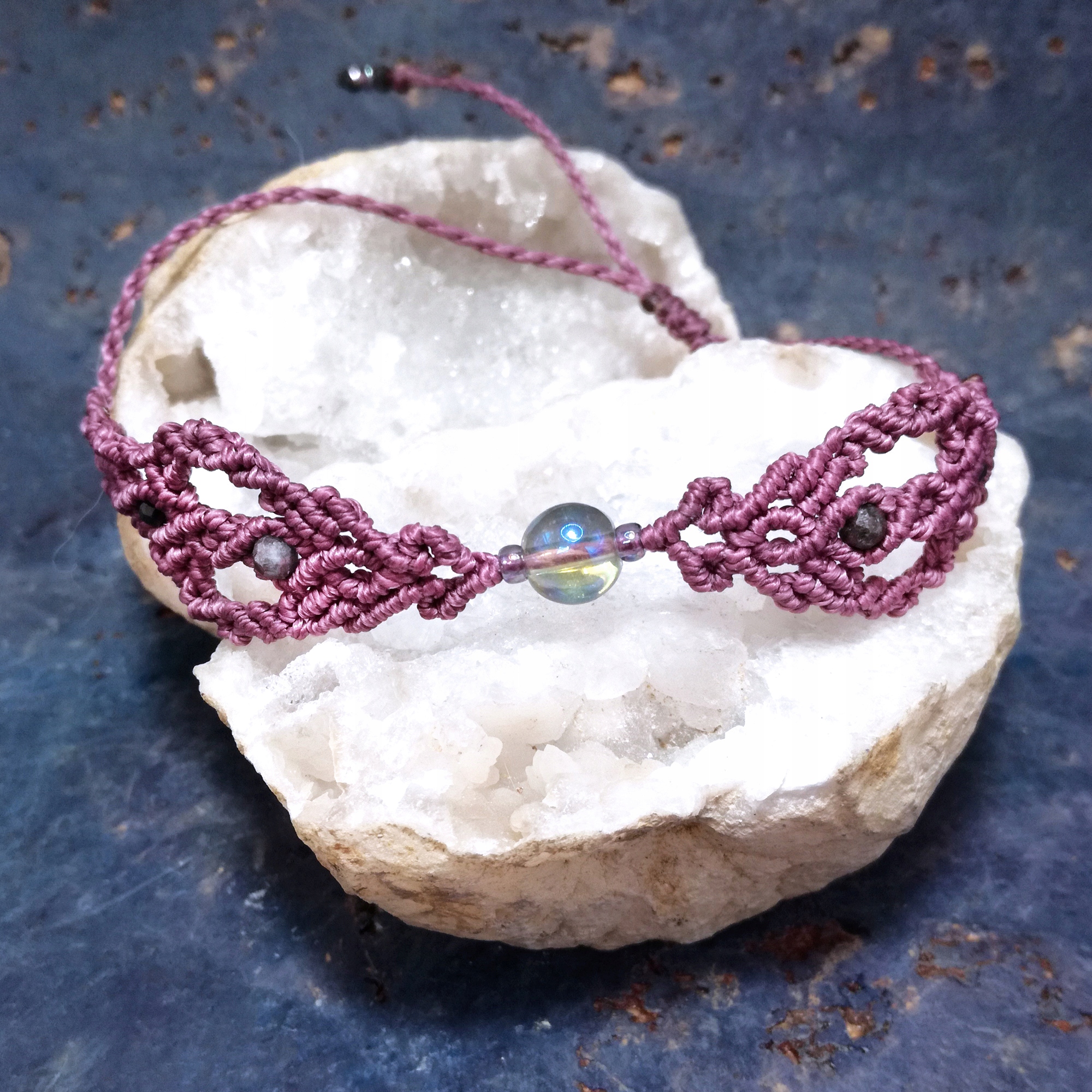 Růžová Mašle safír a křišťál v makru prolamovaný náramek