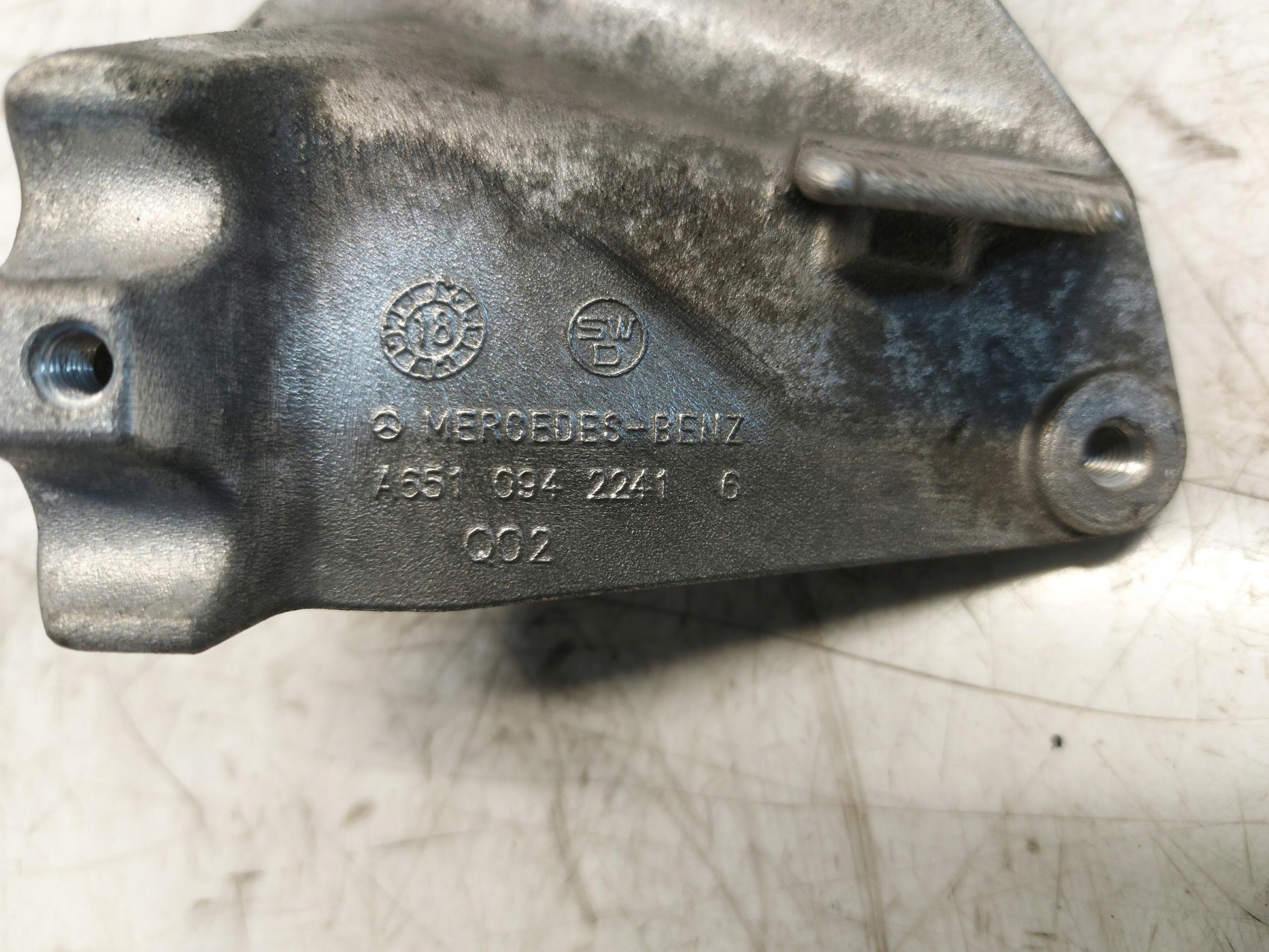 MERCEDES W447 V220D VITO ENGINE MOUNT A6510942241