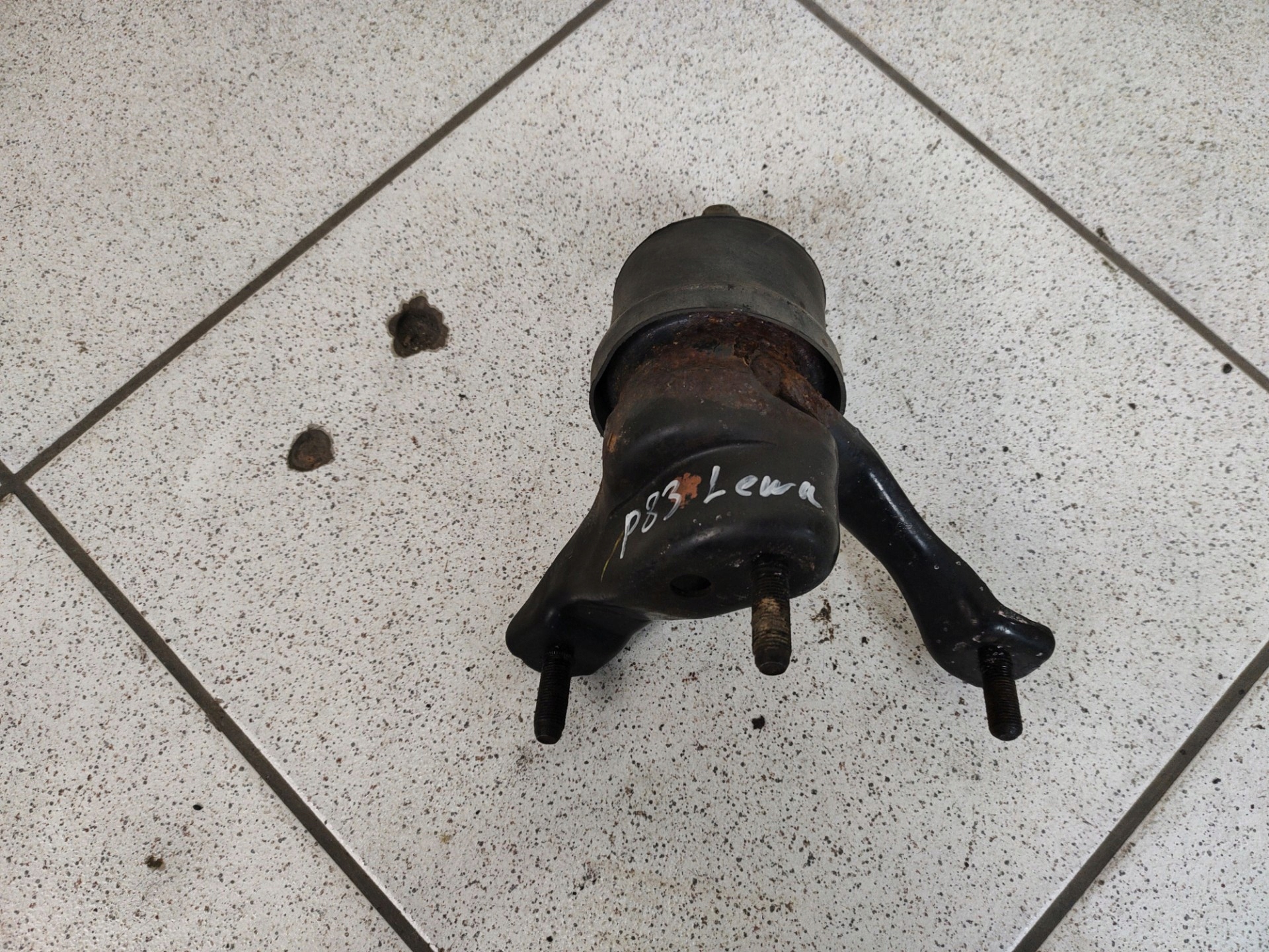 engine mount left side Toyota Sienna 3 2011