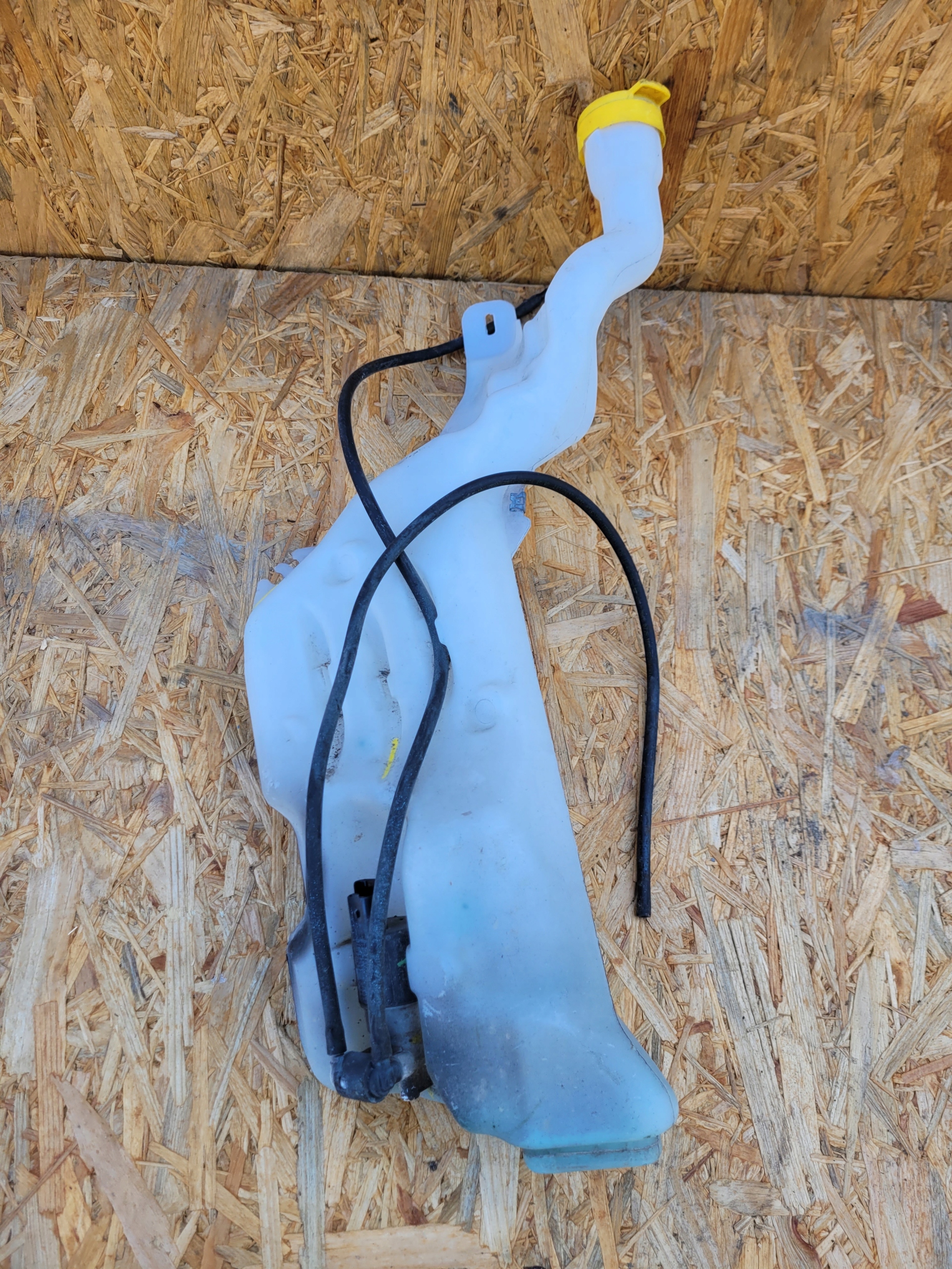 washer fluid tank RENAULT MEGANE IV 4