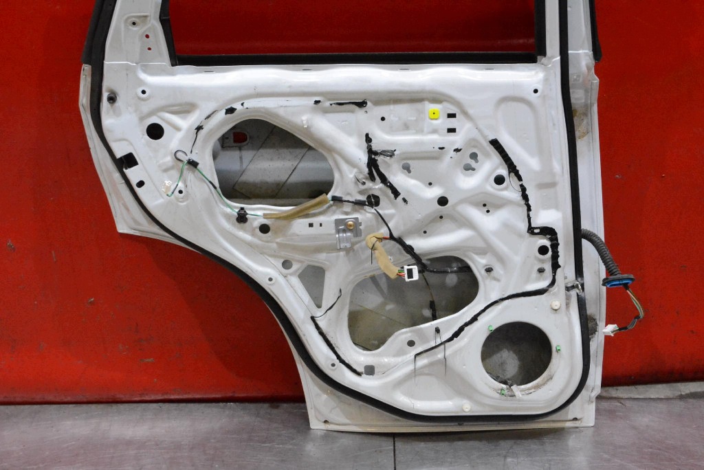 door left rear part rear. C06 SUZUKI VITARA 3 III LY 14-18