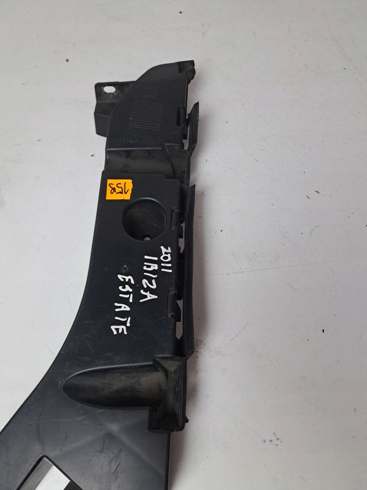 support holder of a bumper front front left Seat Ibiza IV kombi
