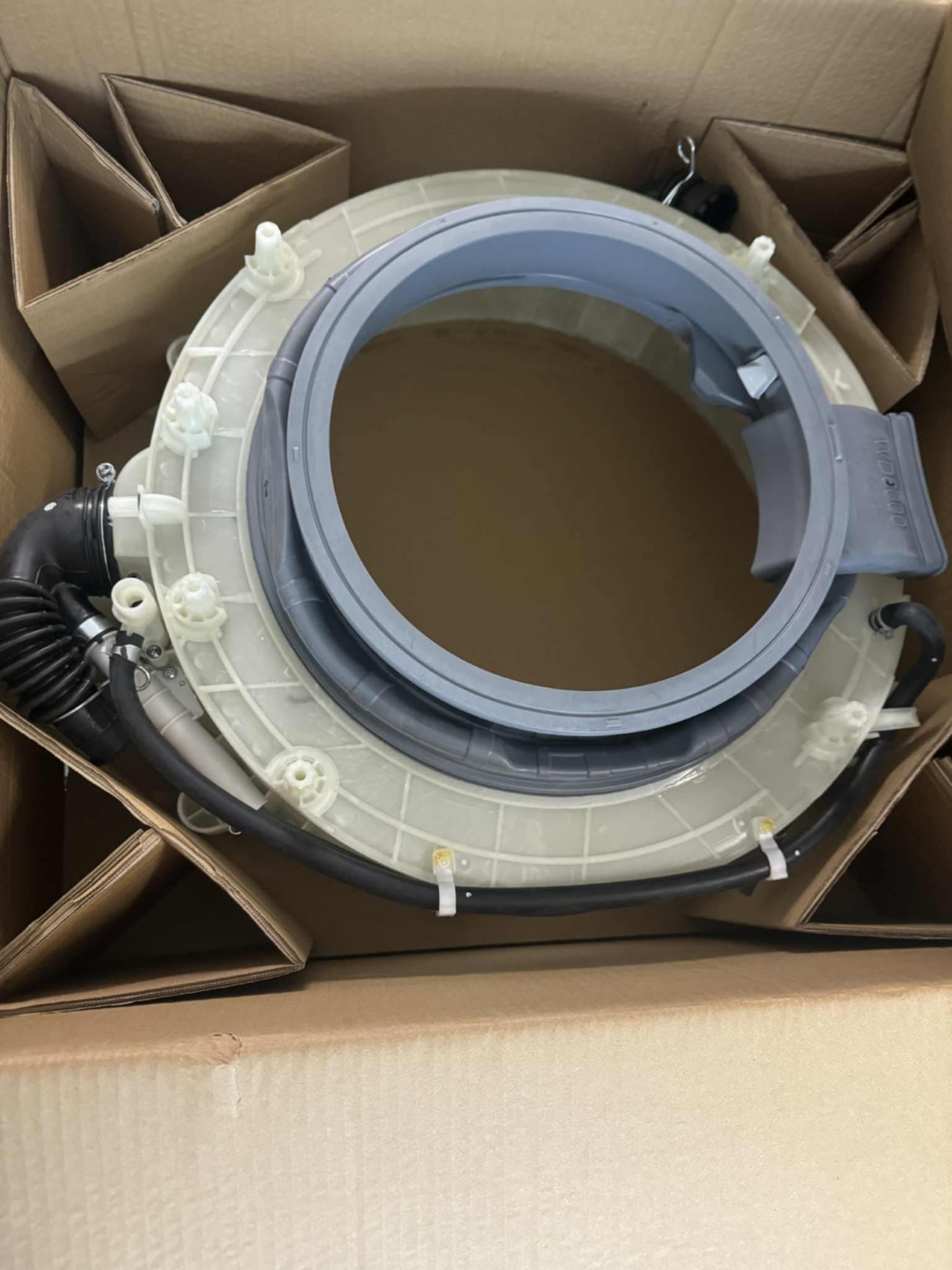 Obudowa przednia bębna do pralki Samsung WD6000J (DC97-18841F)