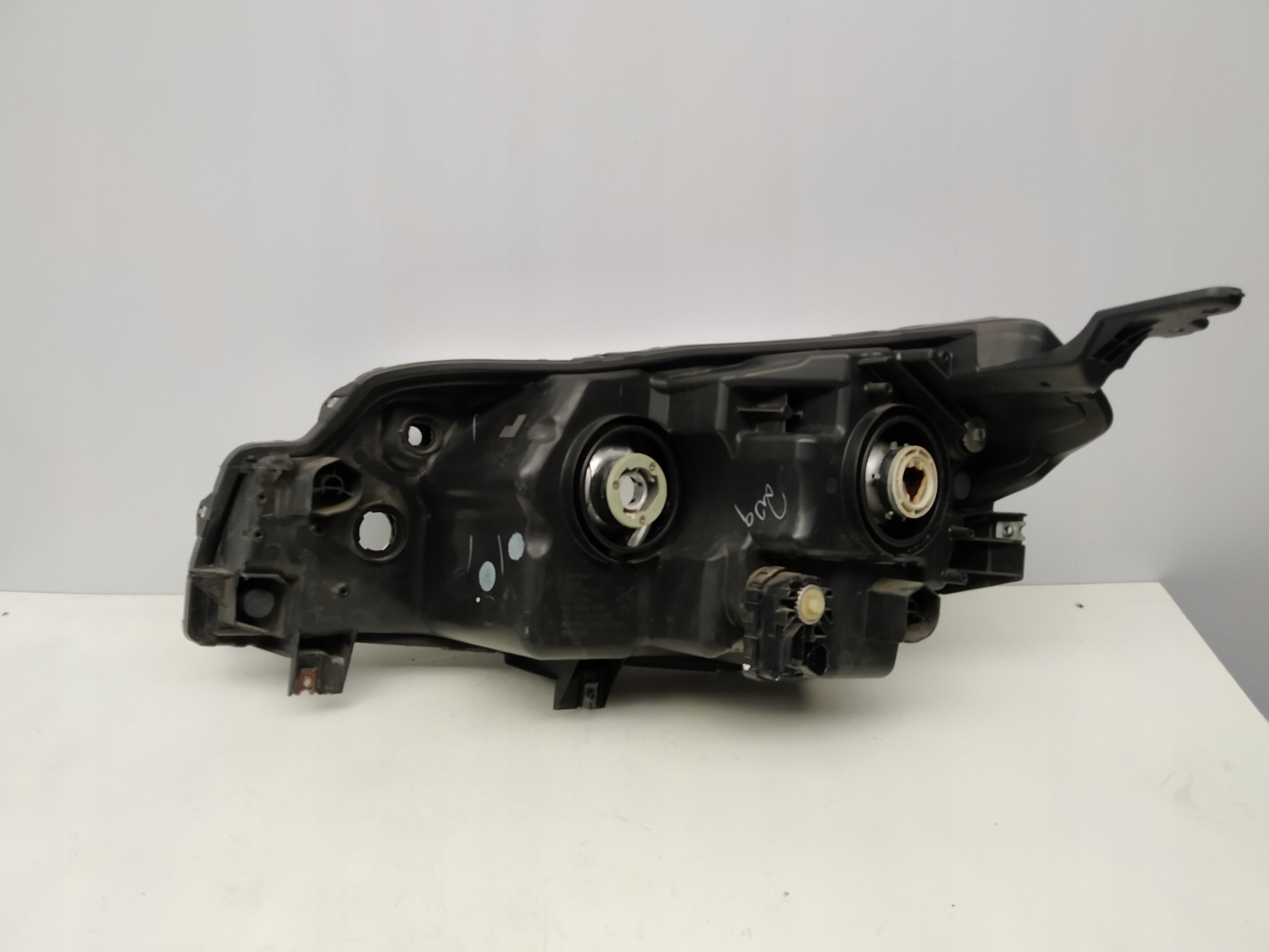 2015r- Suzuki Vitara II III reflektor light front right 100-18097