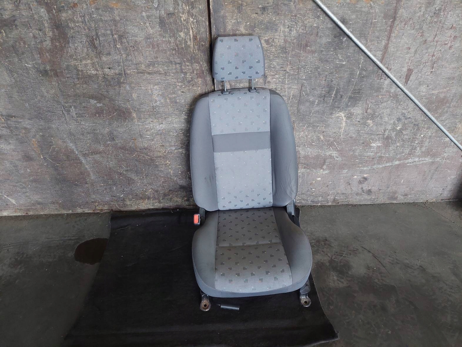 seat left front HYUNDAI GETZ and