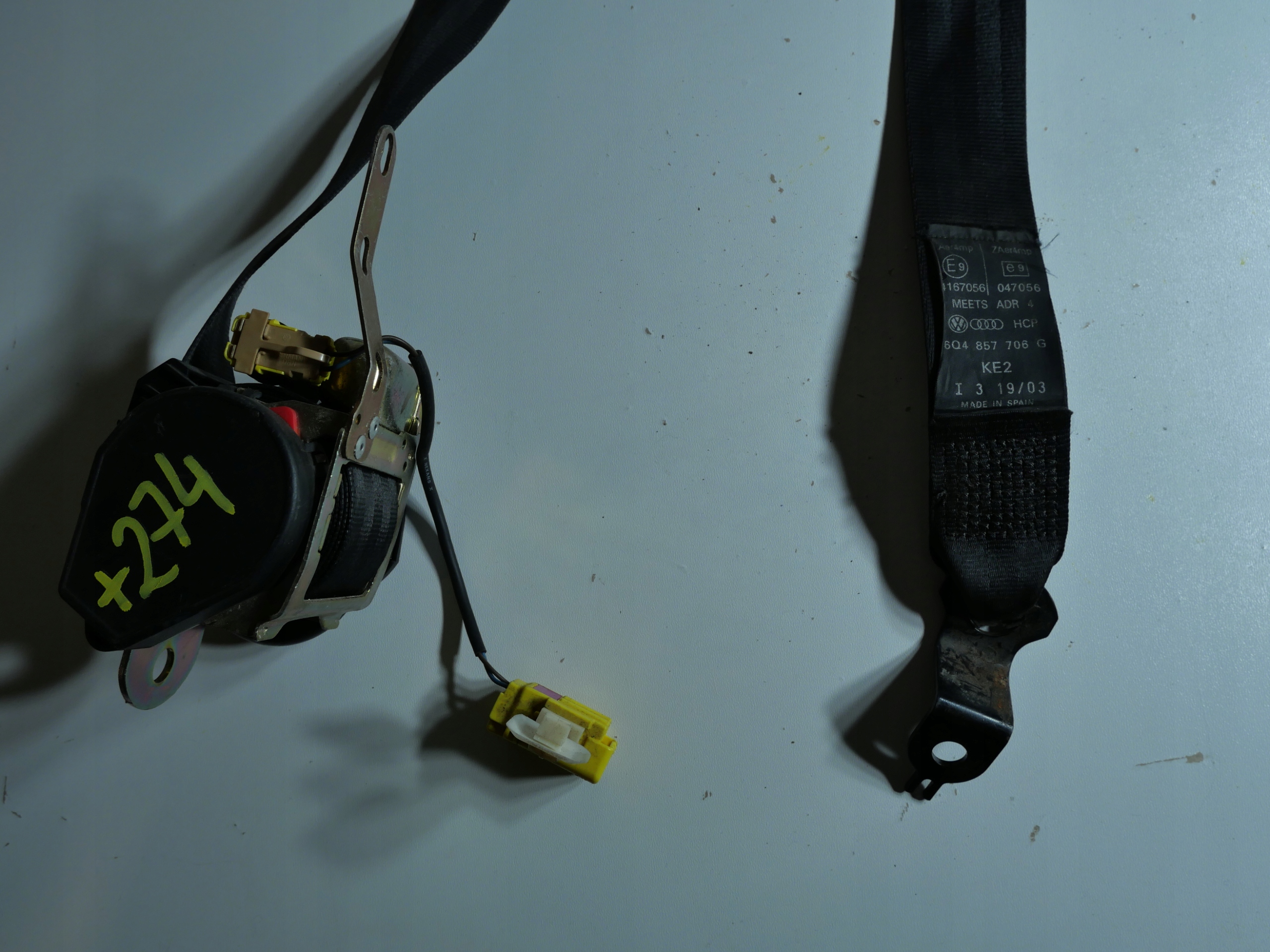seat belt front right VW POLO 9N 6Q4857706G