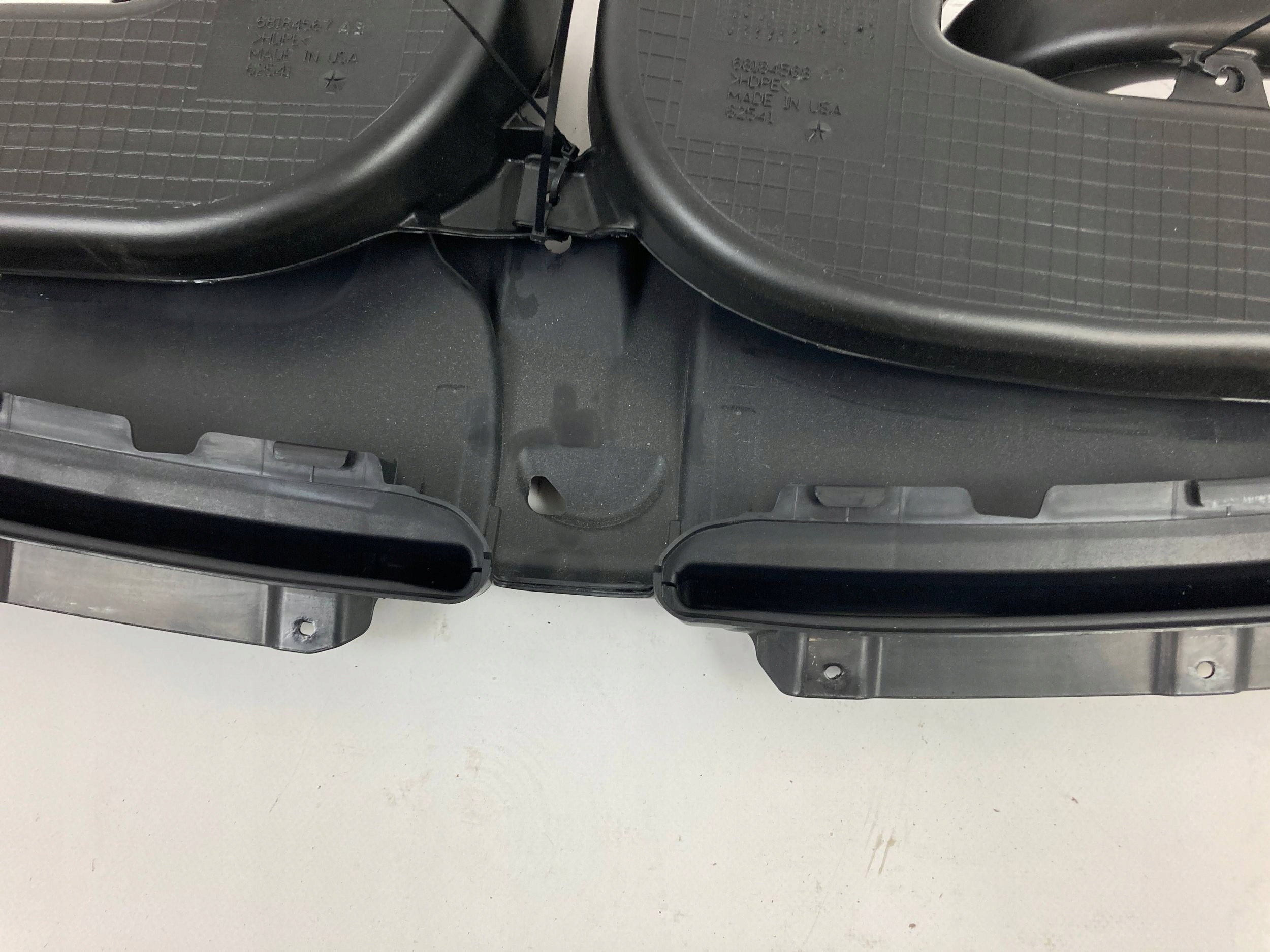 Dodge Challenger 2015-23 drain intake tunelu srodkowego