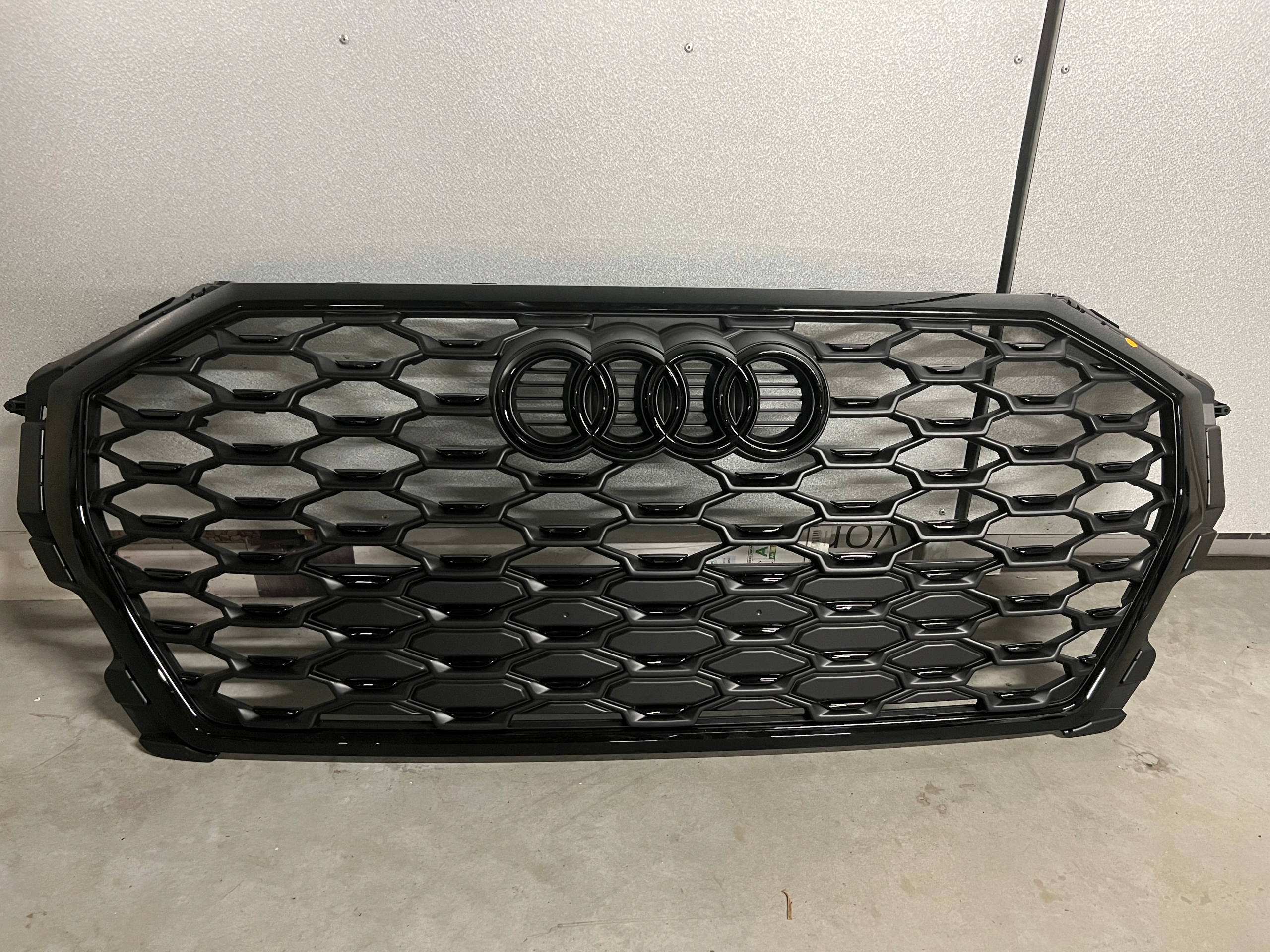 Grill przód black atrapa zderzaka Audi Q3 II 83A 83F S-line sline NOWY