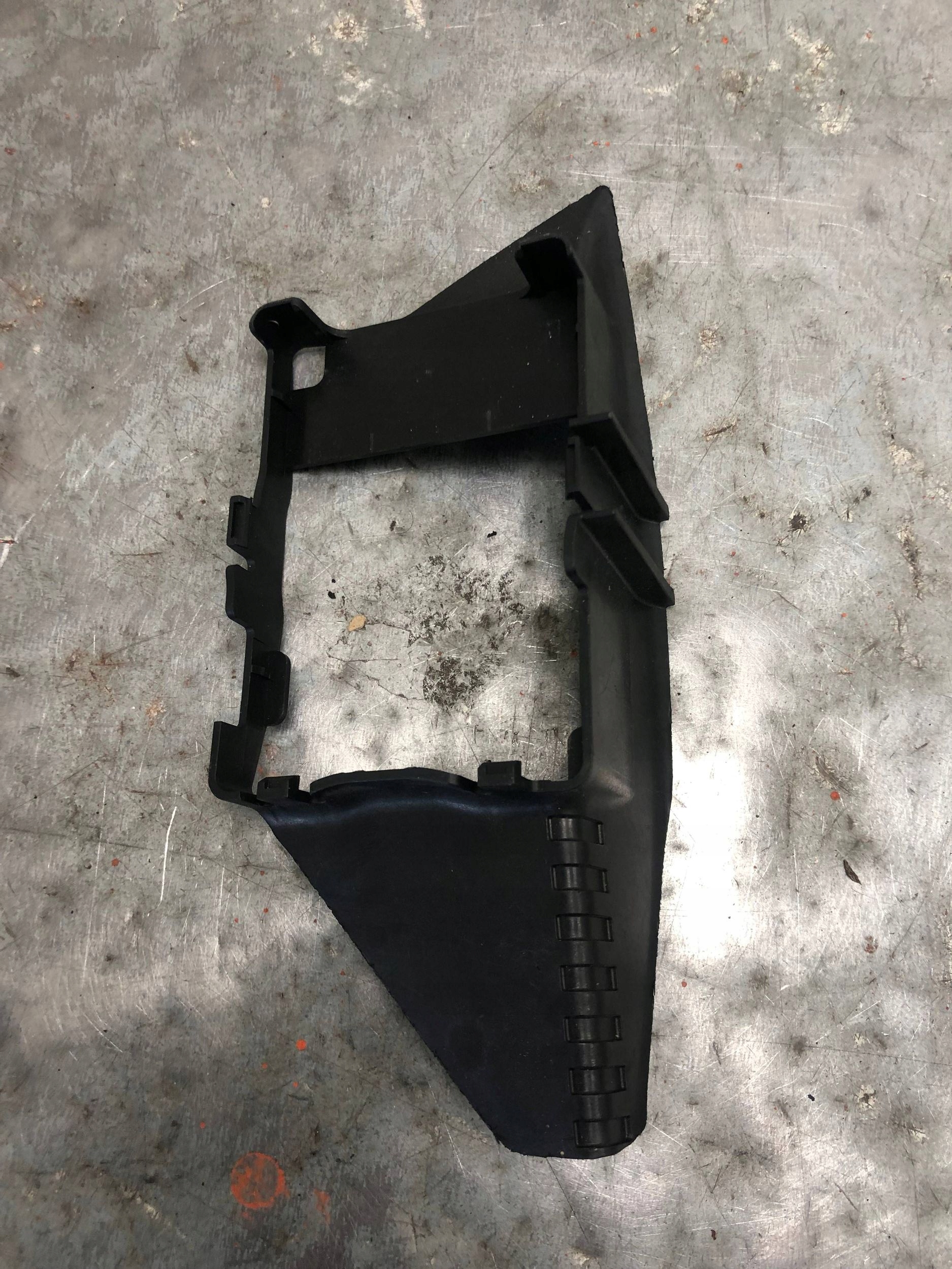 console holder MODULU left rear part AUDI A7 4K8 4K8907693