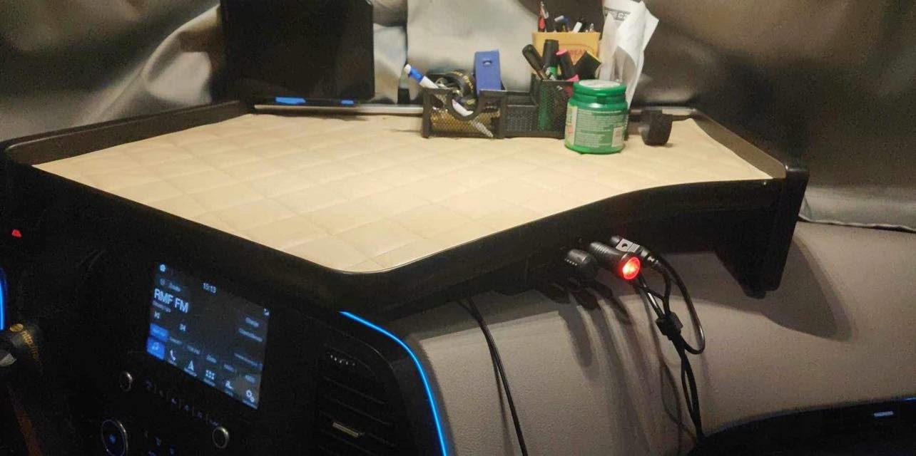 PÓŁKA STOLIK NA KOKPIT TIR FORD F-MAX Producent części Inny