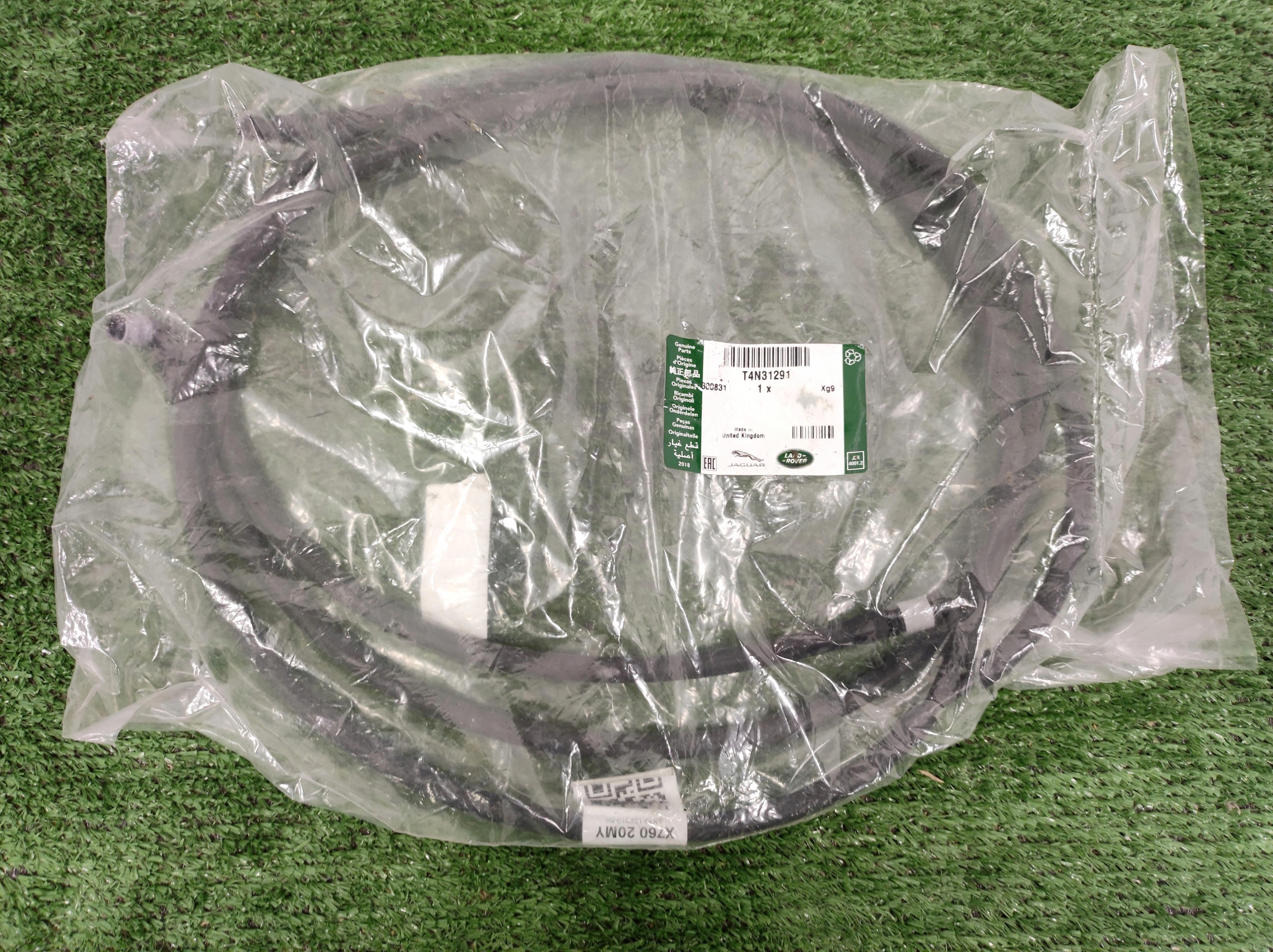 LX73-13E010-BA - ШЛАНГ ОМЫВАТЕЛЯ JAGUAR XE LIFT LX73 - 13E010-BA 19-