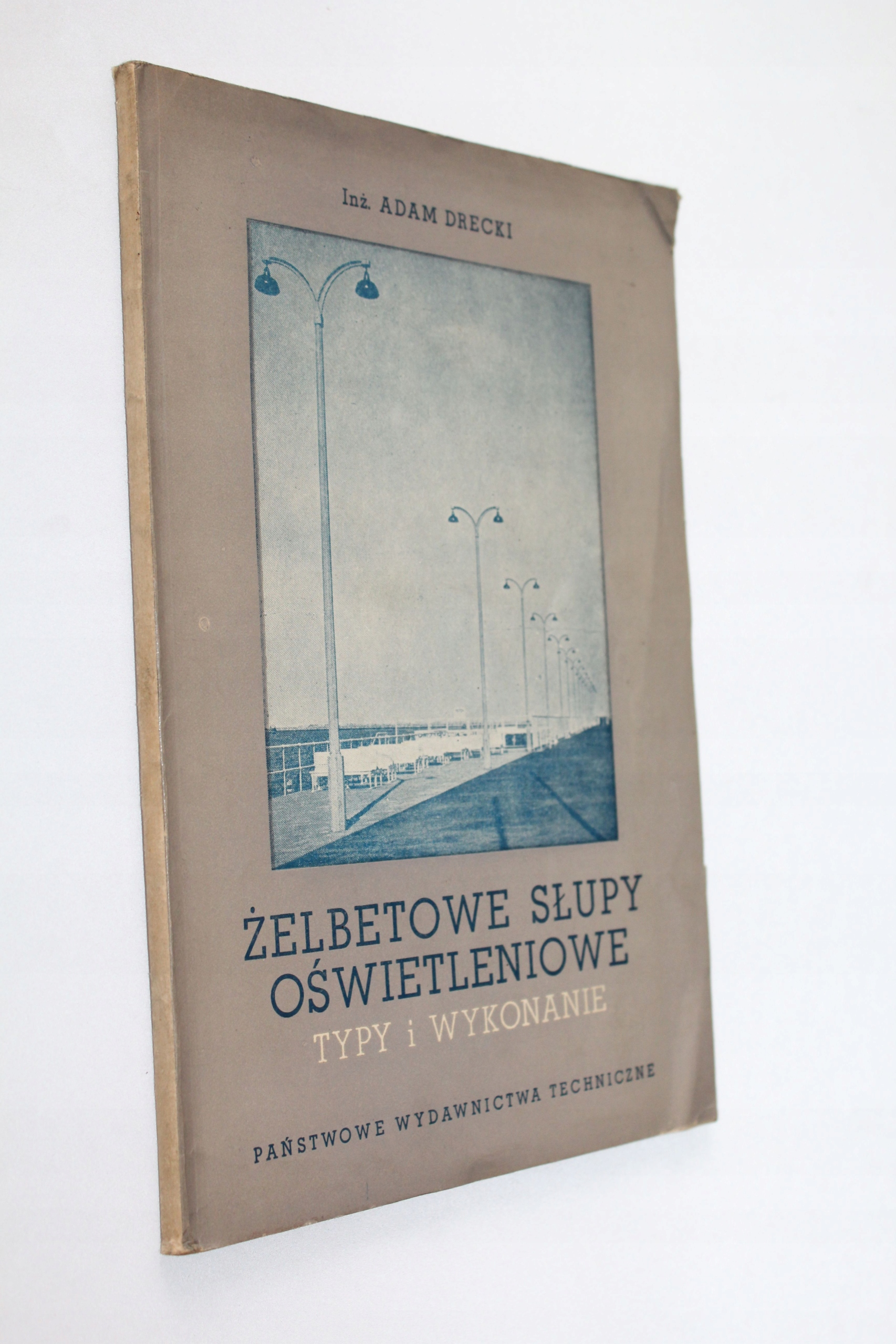 ŻELBETOWE SŁUPY OŚWIETLENIOWE TYPY I WYKONANIE DRECKI