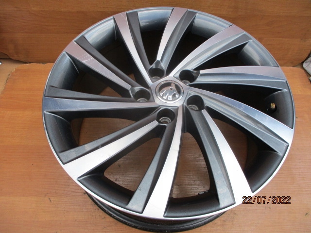 SKODA OCTAVIA IV FELGA 7.5 x 18 ET48 5E3601025AG nr2 Szerokość felgi 7.5