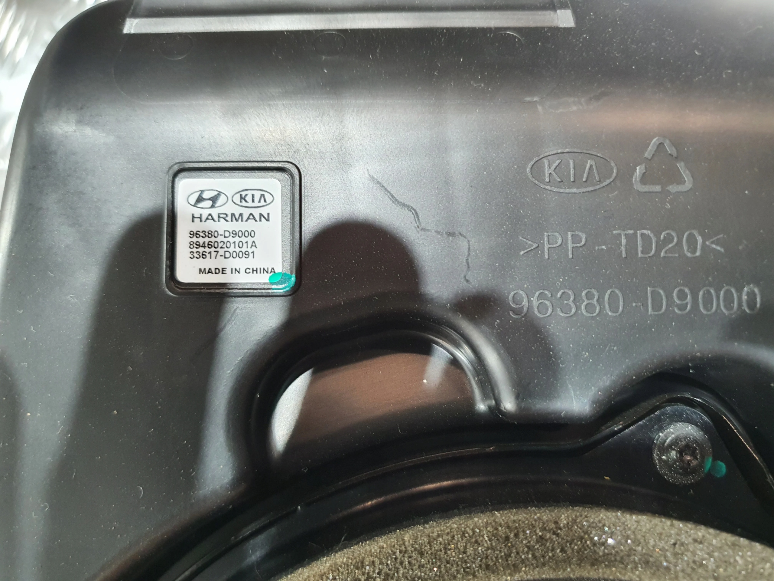 GŁOŚNIK SUBWOOFER HARMAN KIA SPORTAGE IV QL 15-