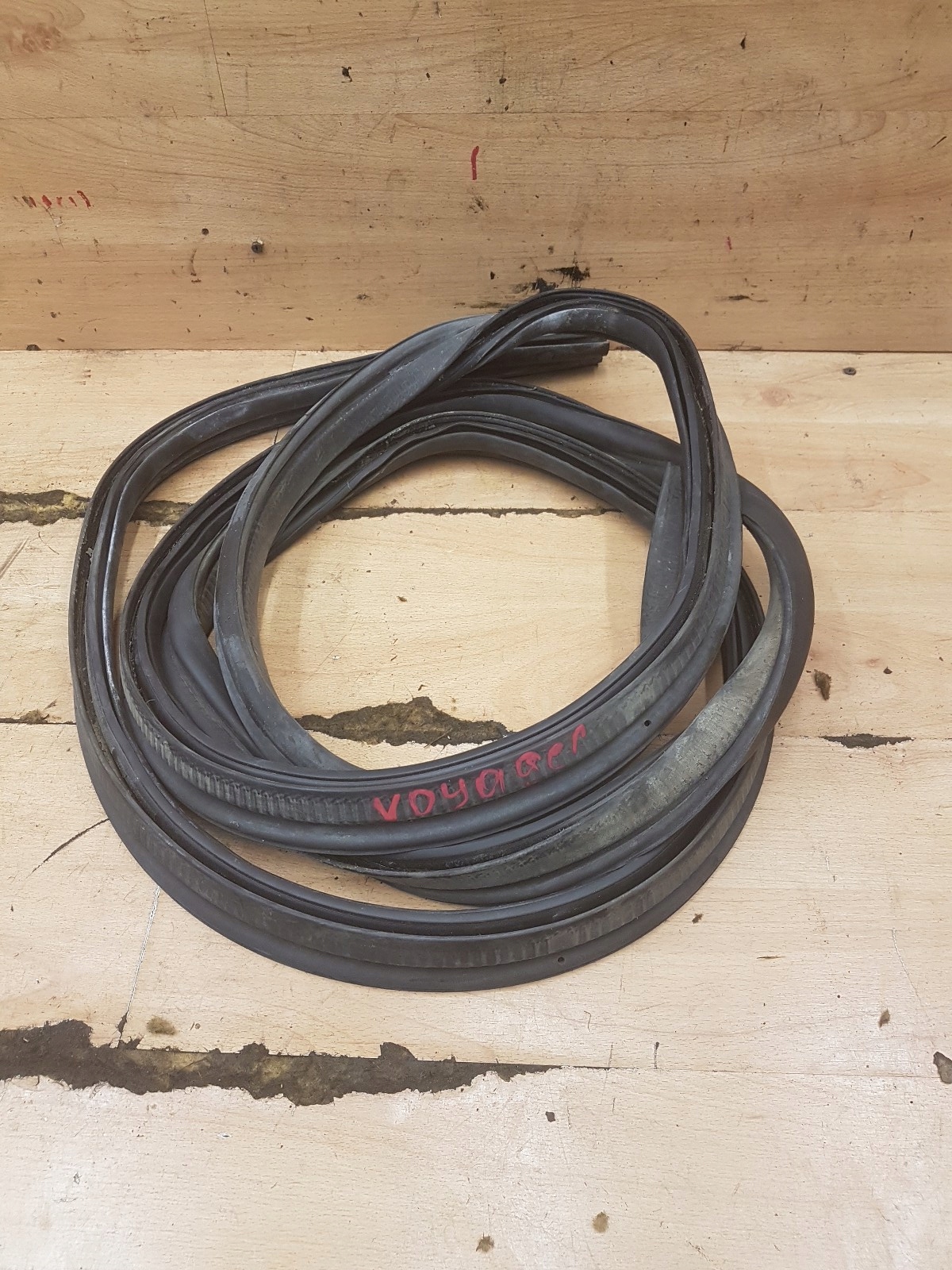 USZCZELKA KLAPY BAGAŻNIKA CHRYSLER VOYAGER IV