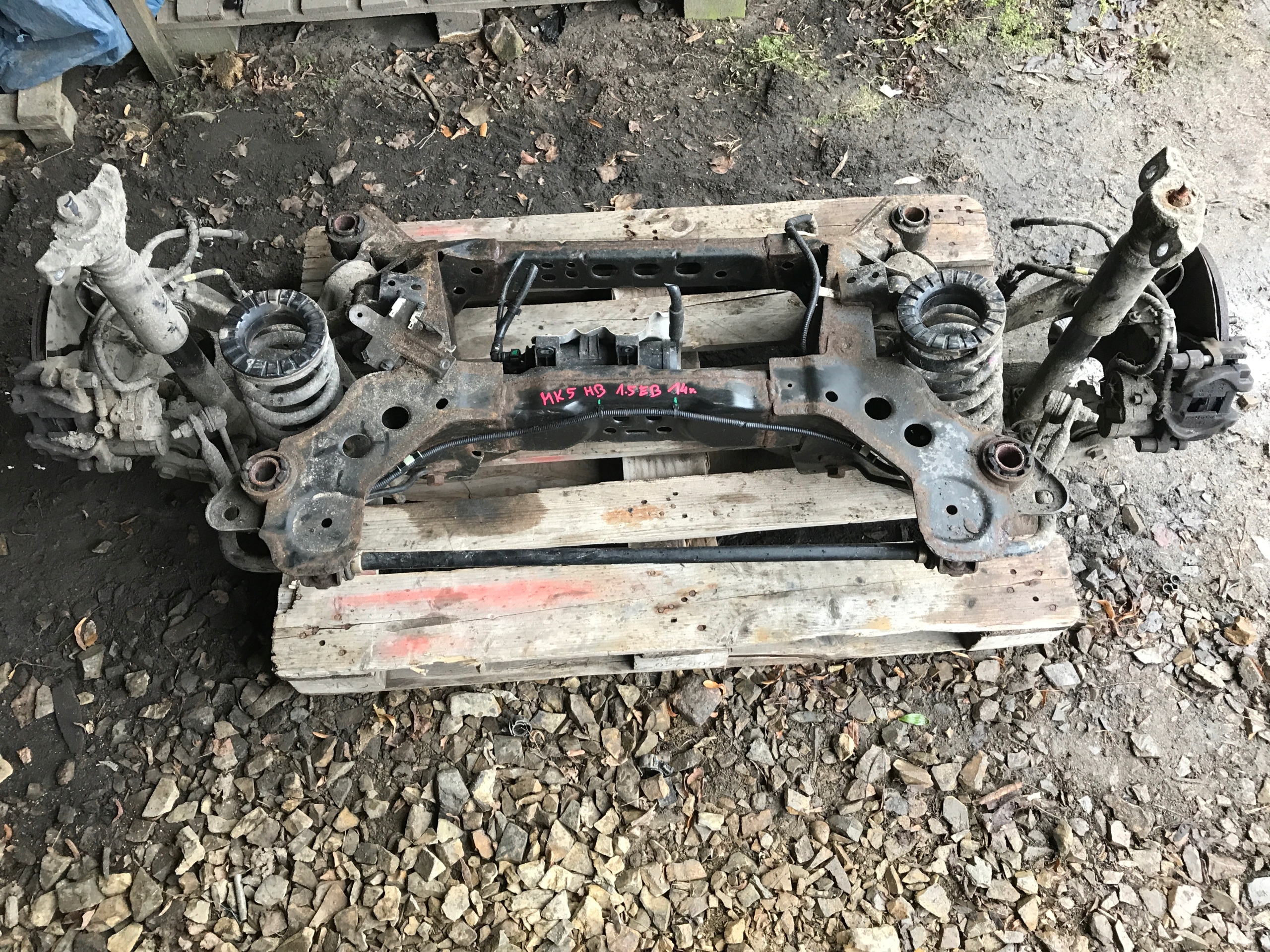 BELKA ZAWIESZENIA TYŁ MONDEO MK5 HB 1.5 EB