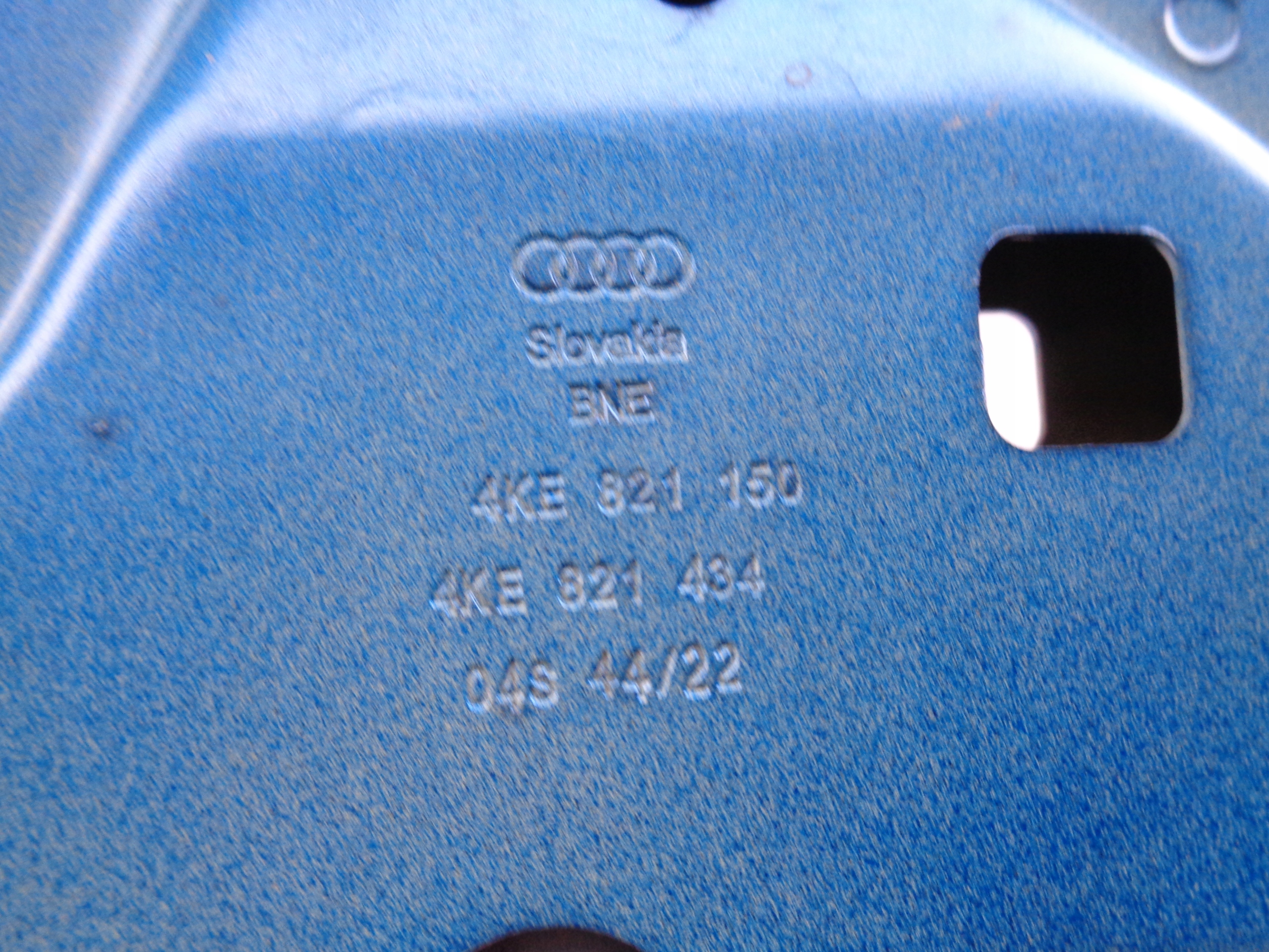 console of a fender right front AUDI E-TRON 4KE