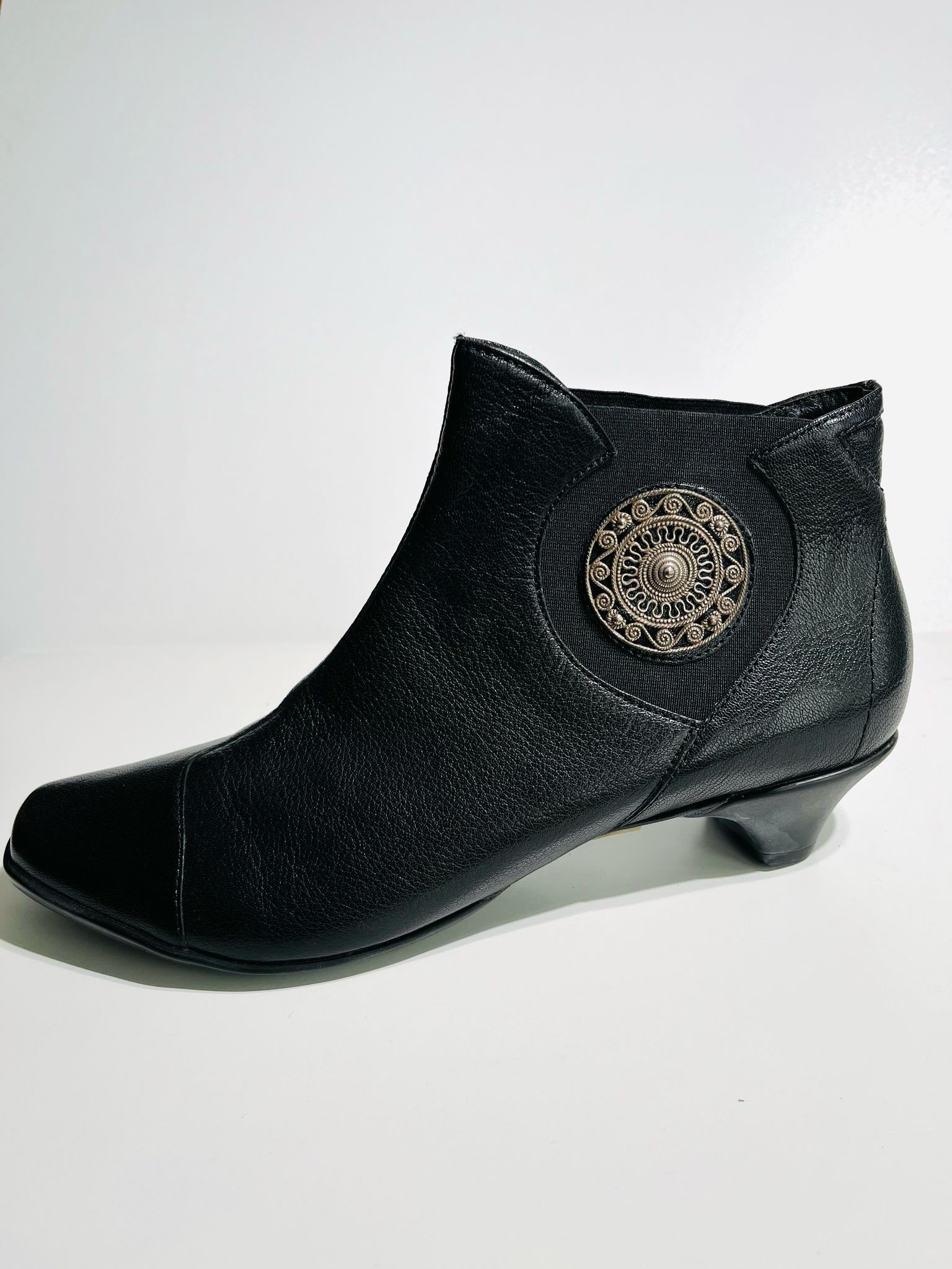 Think! kotníkové boty 40,5