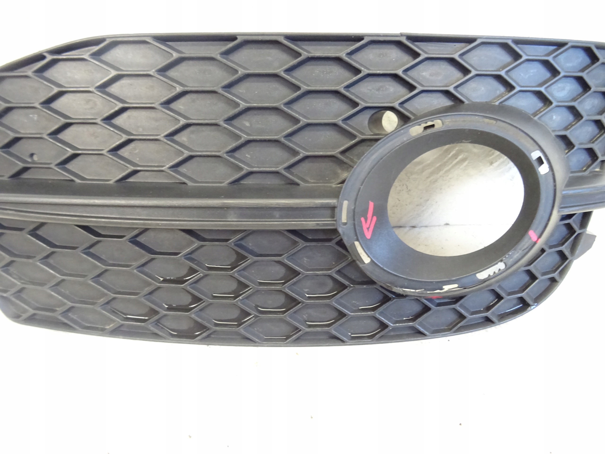 grid of a bumper front front right AUDI Q3 S-LINE 8U0807682D
