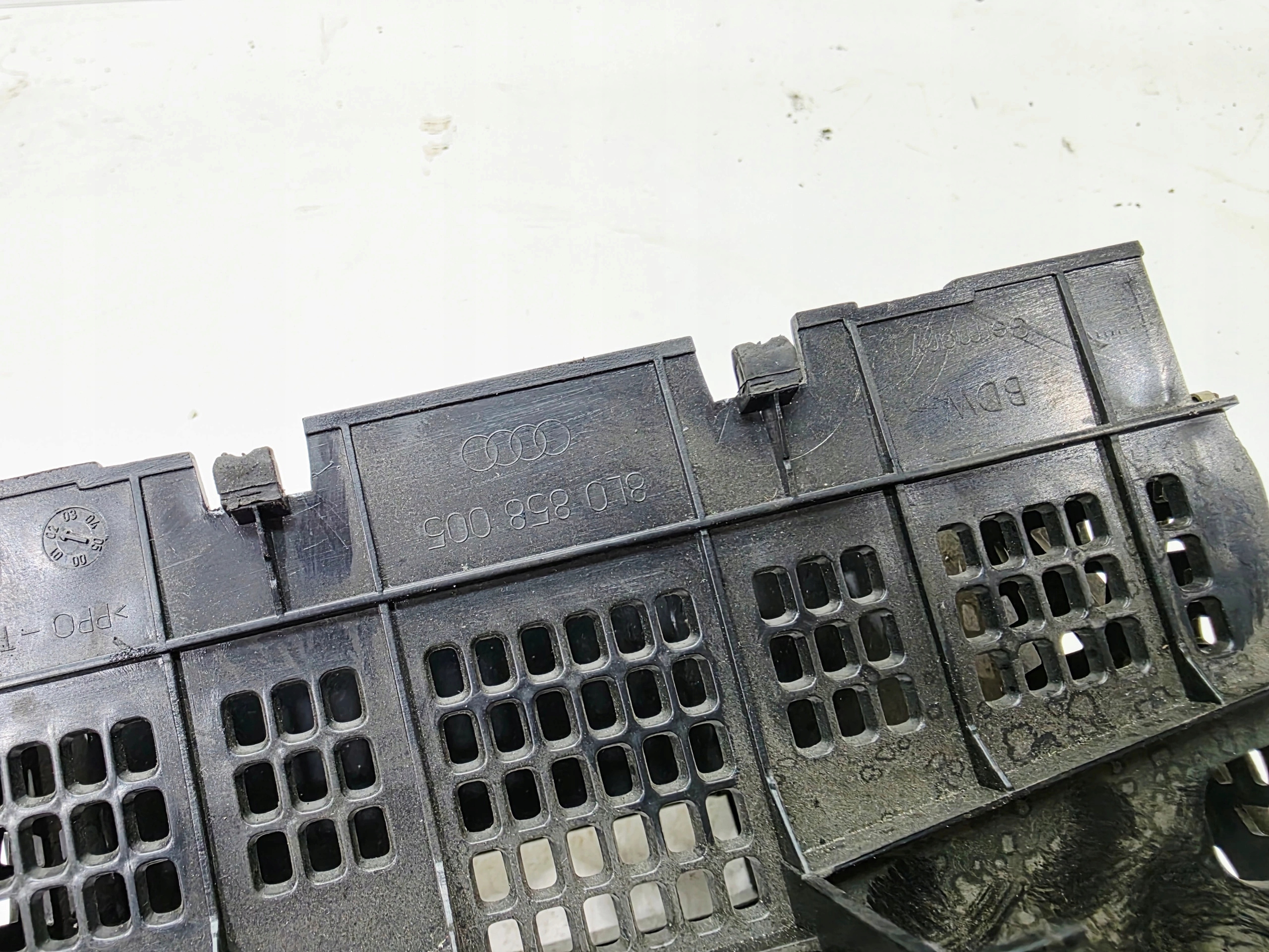 Korb 1 DIN AUDI A3 8L Original 8L0858005