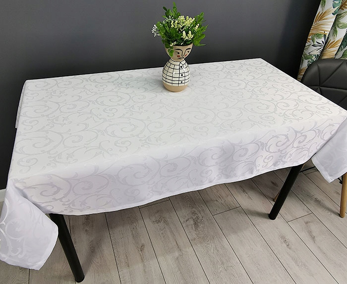 Ubrus odolný proti skvrnám, stylové zavinovačky, bílá barva, 145x260, elegantní vánoční vzhled