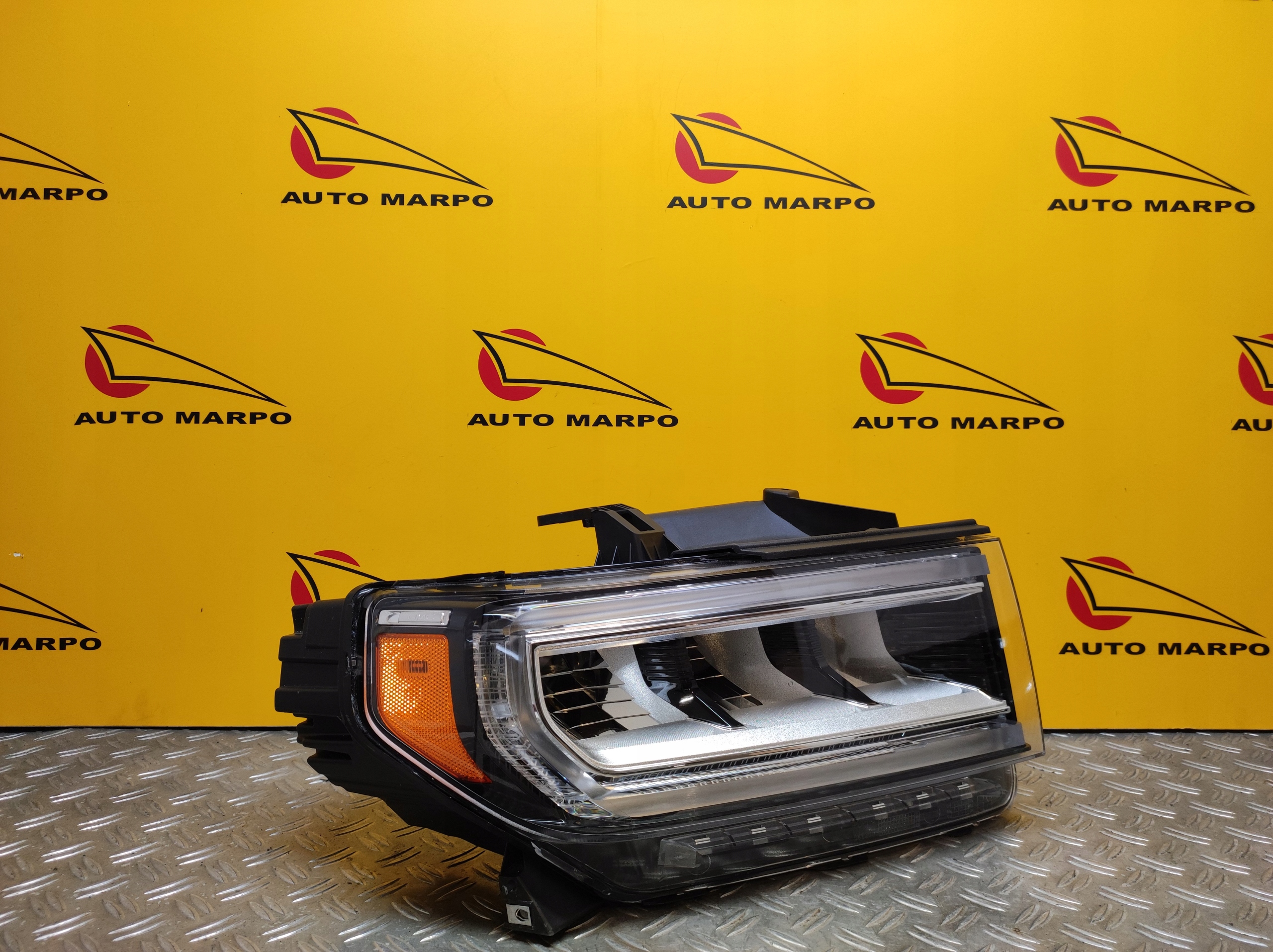 GMC ACADIA 2020 21- REFLEKTOR LAMPA FULL LED R USA Producent części Chevrolet OE