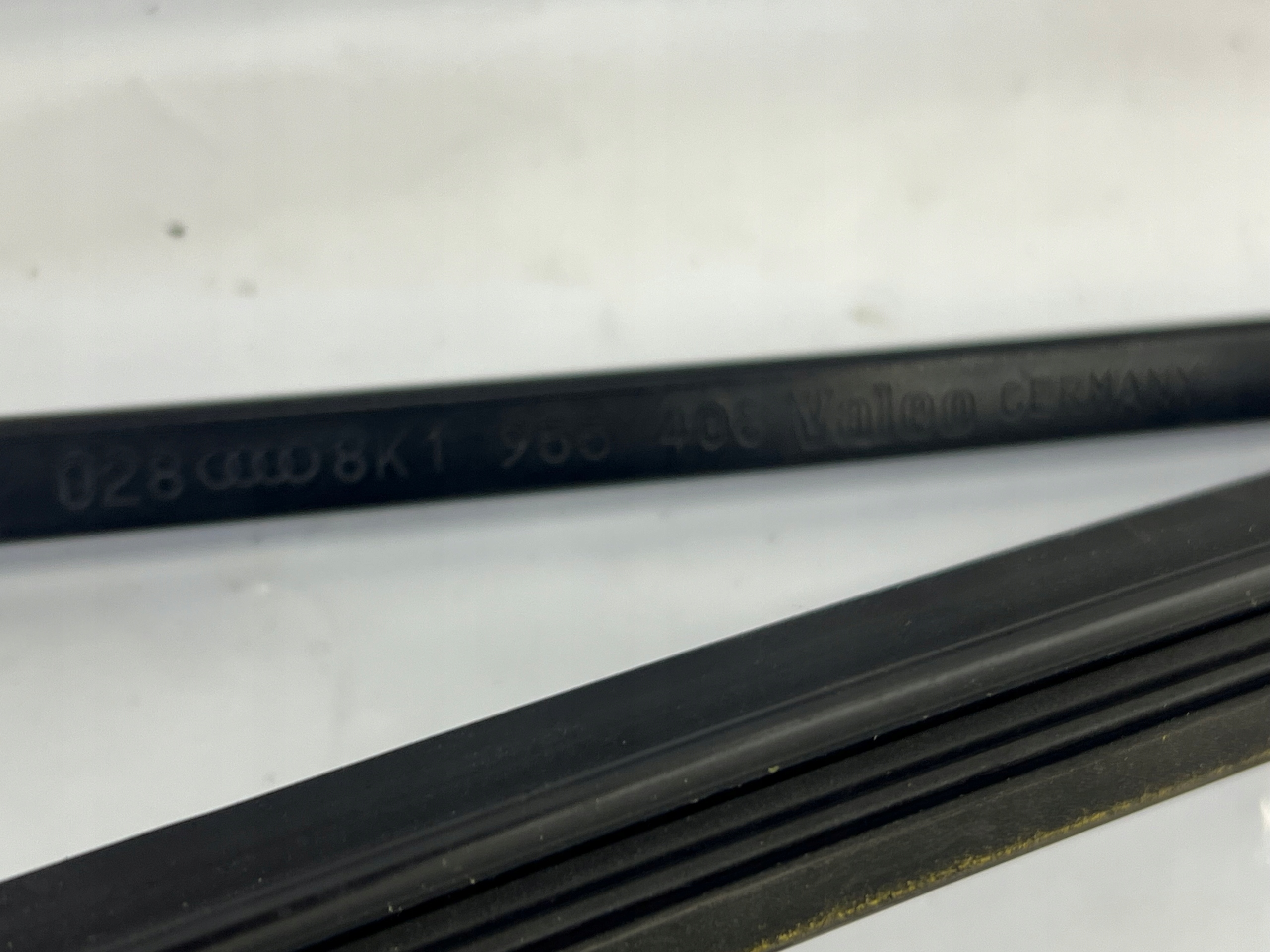 wiper arms front 8K1955407 8K1955408 - AUDI A4 B8 07-15 EU
