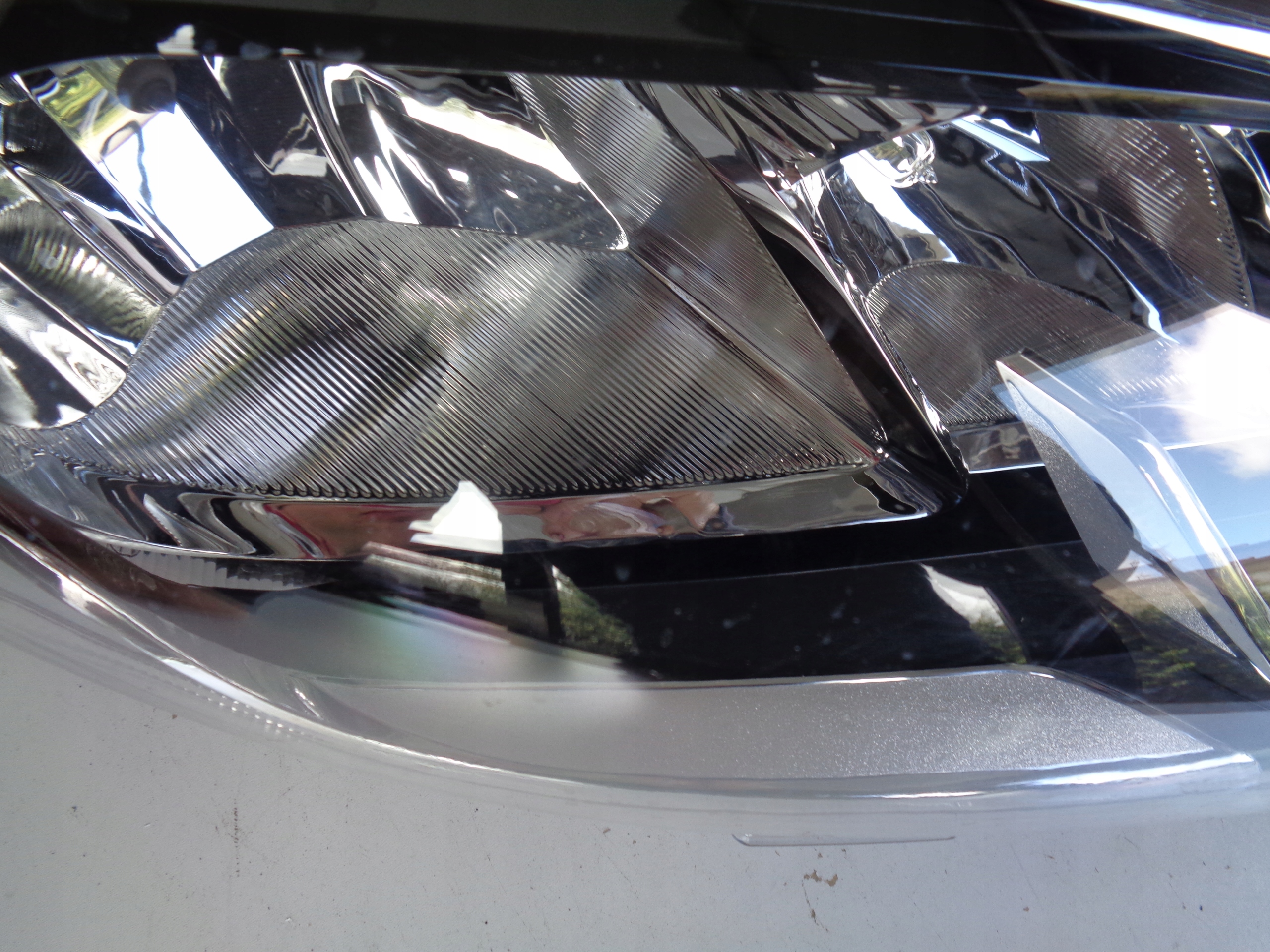 light right REFLEKTOR FORD FIESTA MK8 17