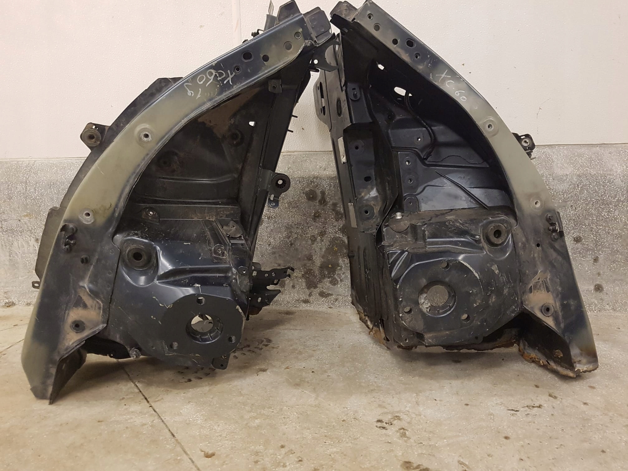 ЧЕТВЕРТИНА ЛОНЖЕРОН ФАРТУХ Xc60 II ПРАВА