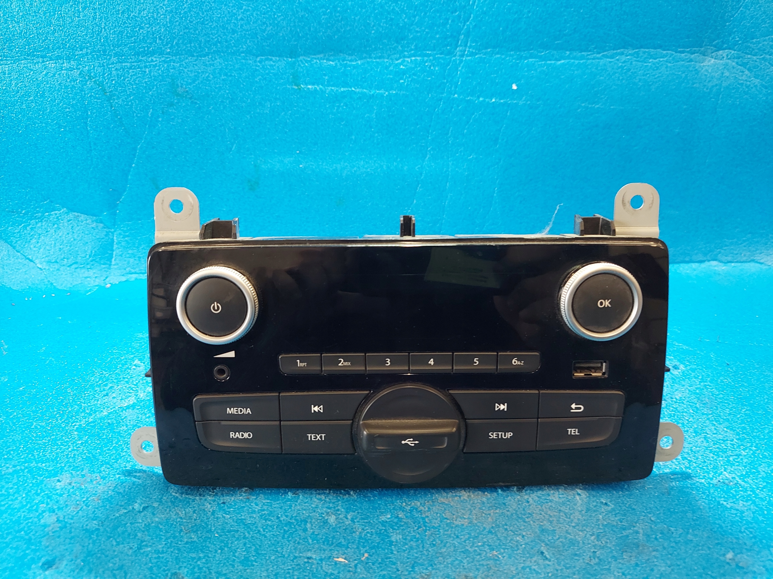 RADIO EKRAN CLIO IV 281077