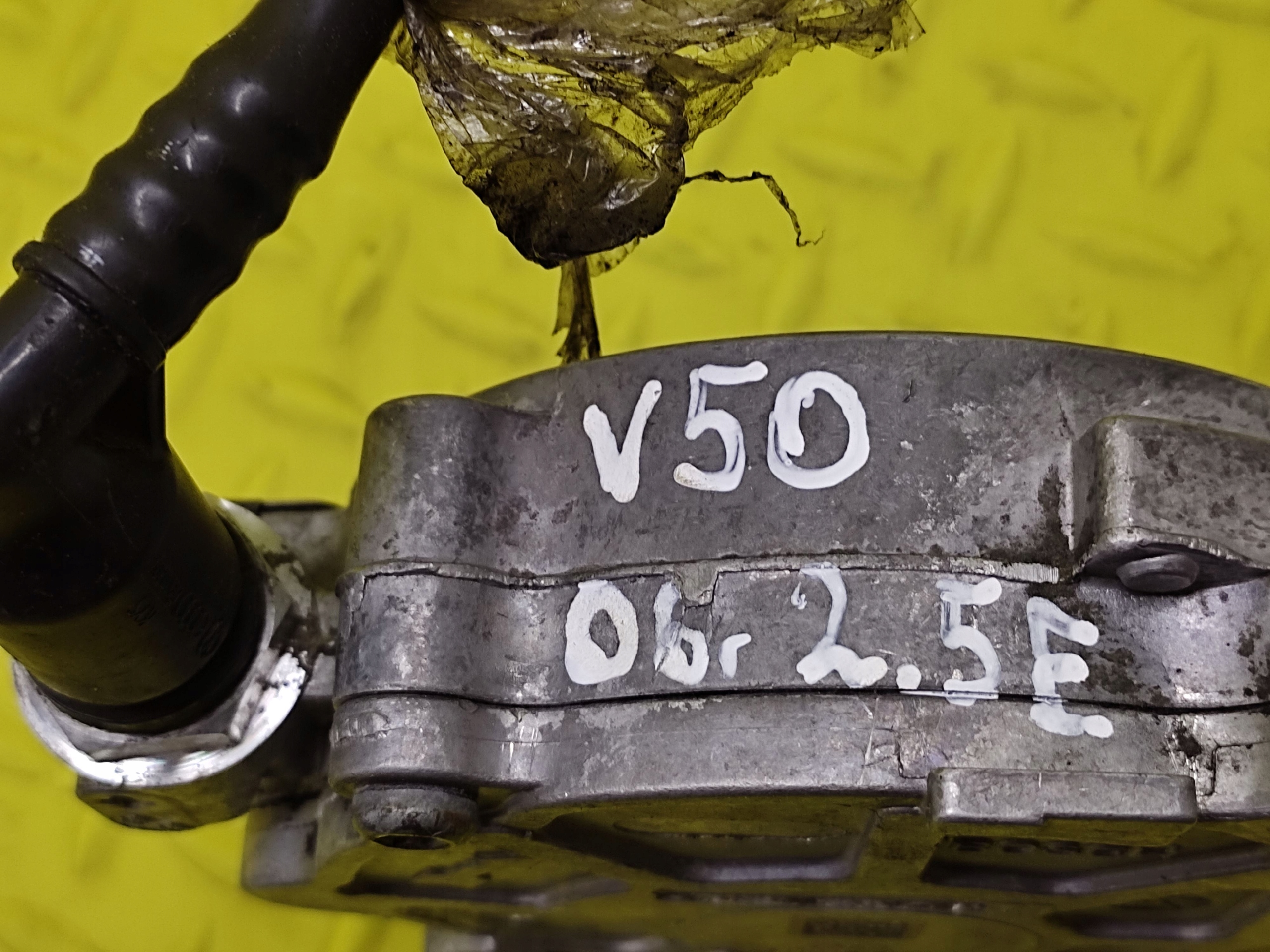 volvo V50 2.5 насос вакум