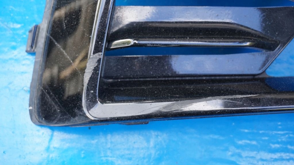 VOLVO S90 V90 R-design right grid of a bumper front