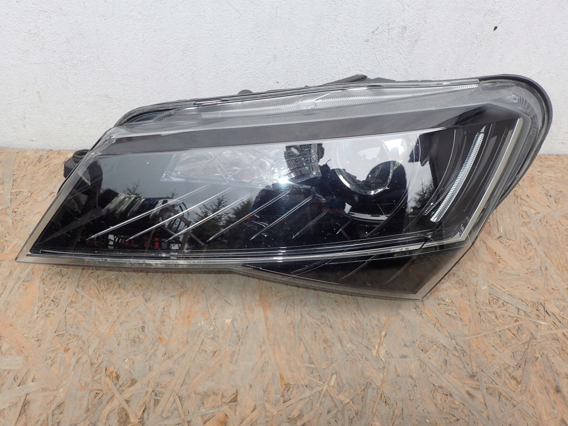light left REFLEKTOR BI XENON SKODA SUPERB 3V III