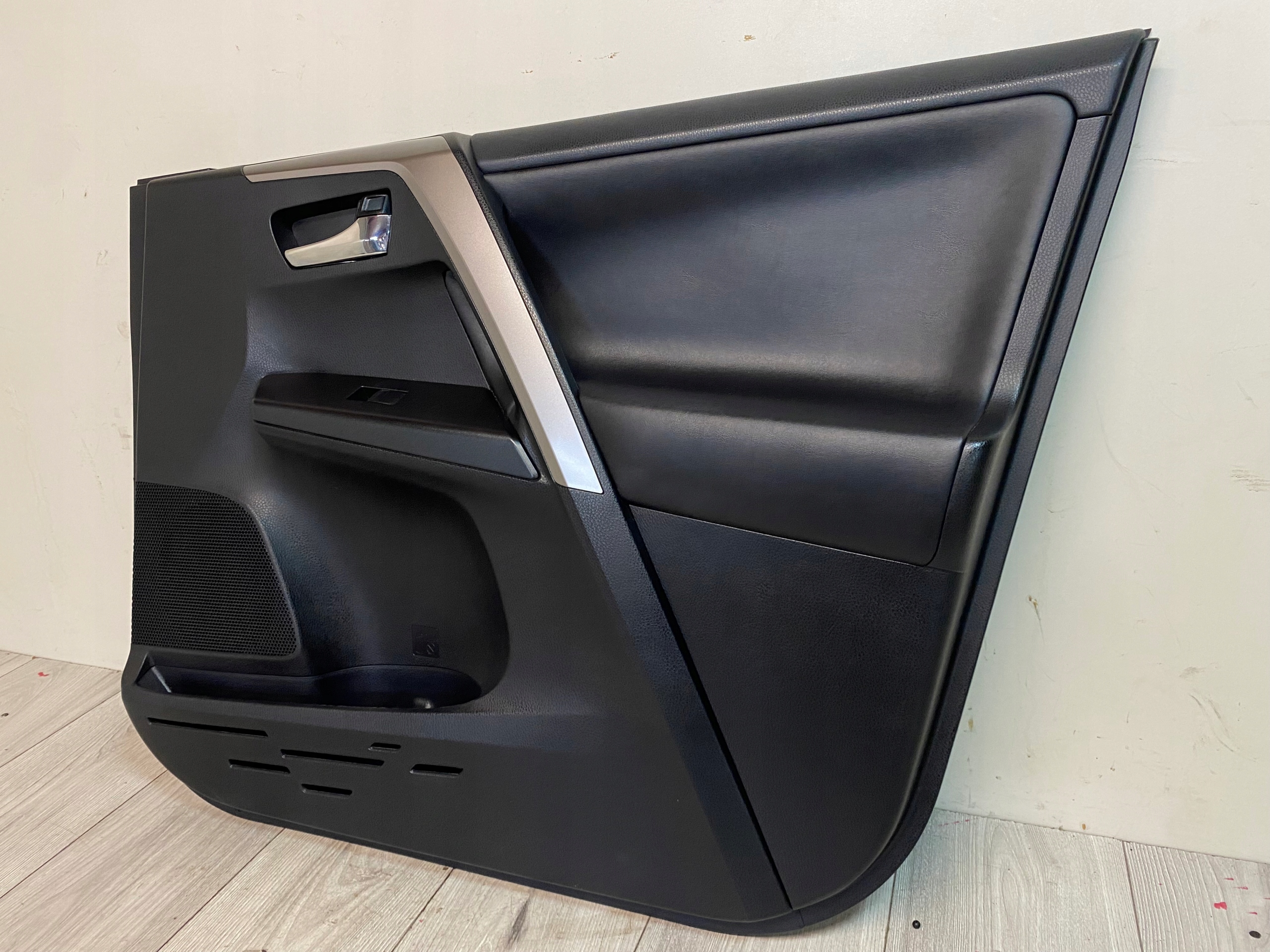 TOYOTA RAV4 IV 2016 BOCZEK DRZWI PRAWY PRZÓD EU