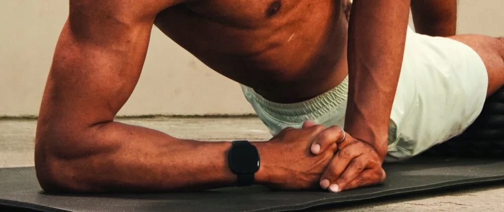 Smartwatch Fitbit Versa 4 czarno-grafitowy Transmisja danych brak